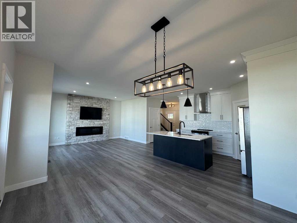 Single Family House for Sale in  Emmett Crescent Evergreen Red Deer 