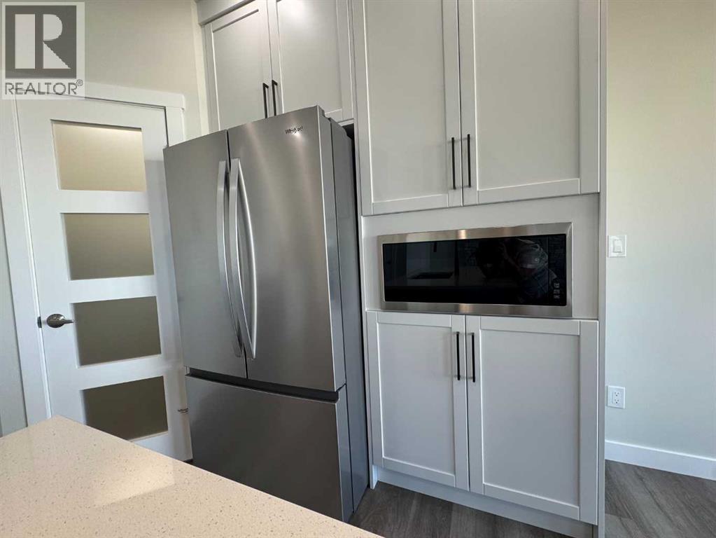 Single Family House for Sale in  Emmett Crescent Evergreen Red Deer 