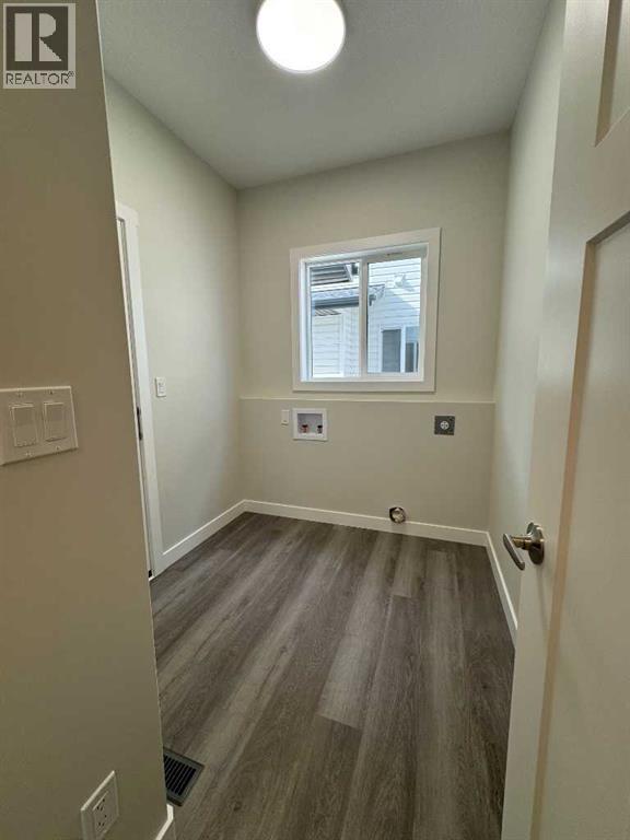 Single Family House for Sale in  Emmett Crescent Evergreen Red Deer 