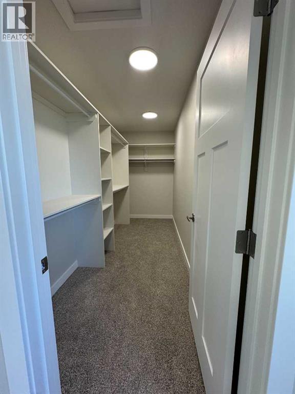 Single Family House for Sale in  Emmett Crescent Evergreen Red Deer 