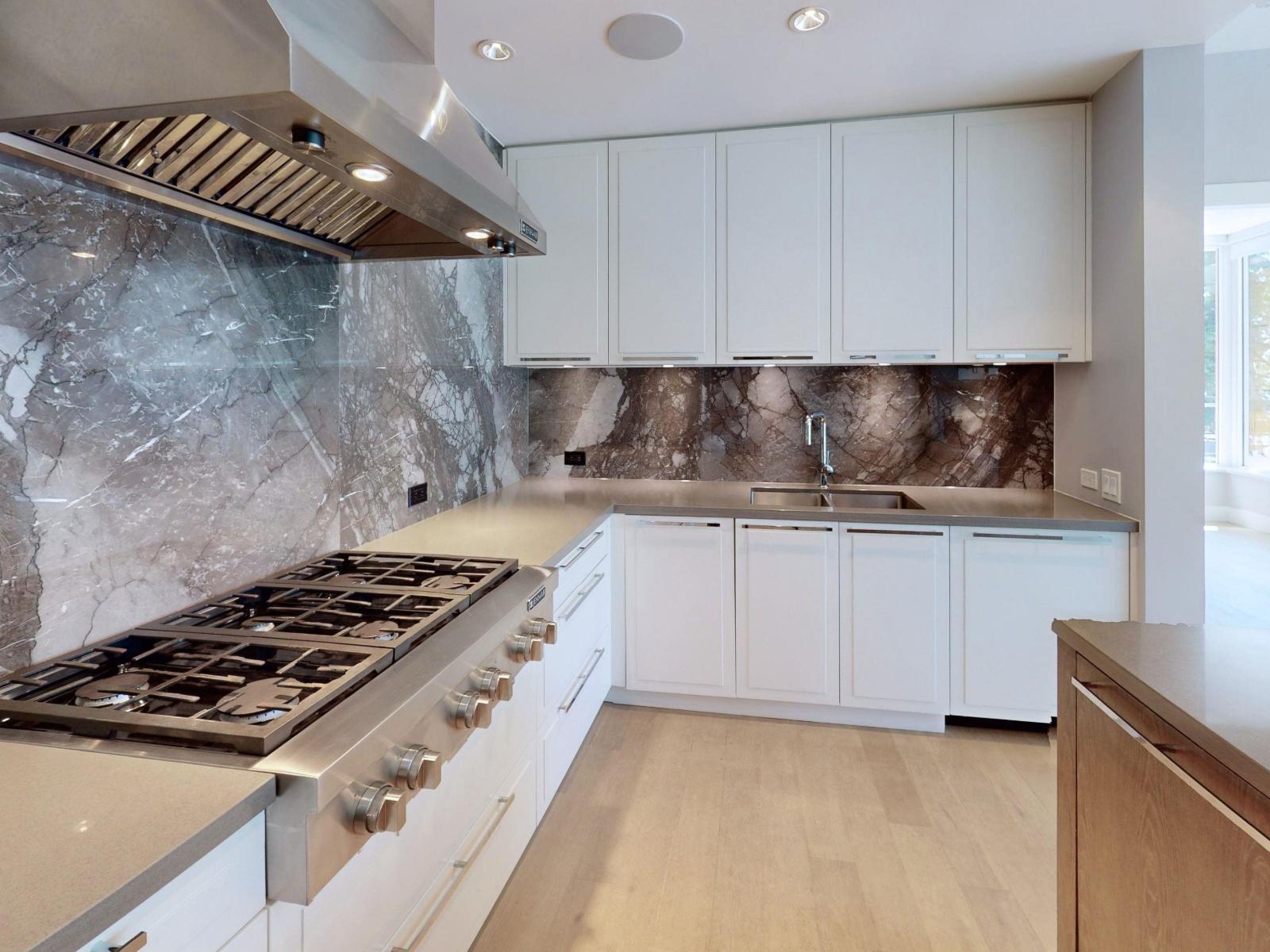 305 1501 VIDAL STREET, White Rock