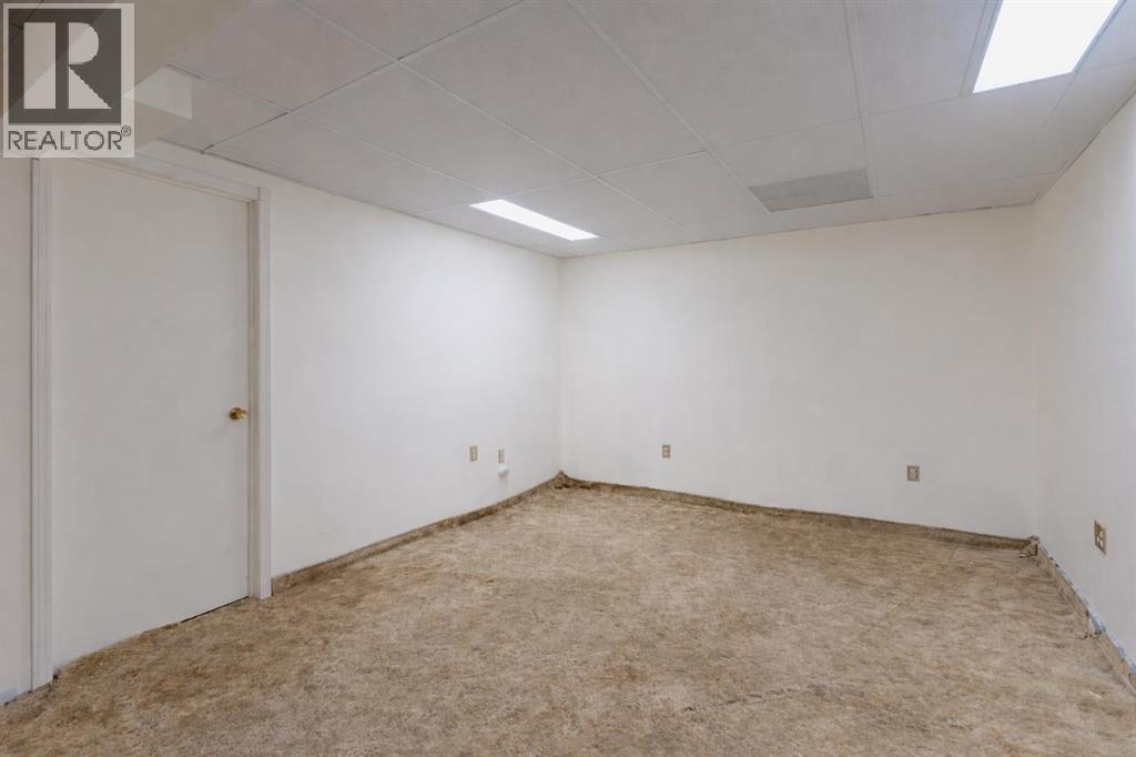 Single Family House for Sale in    Street NE Temple Calgary 