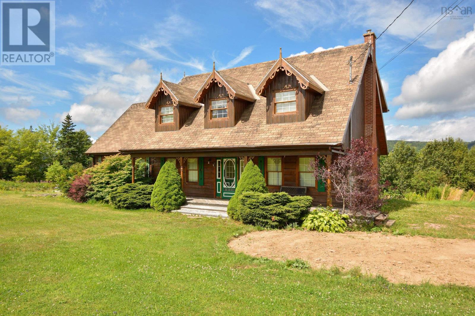 Property 2 of 49 of 776 105 Highway