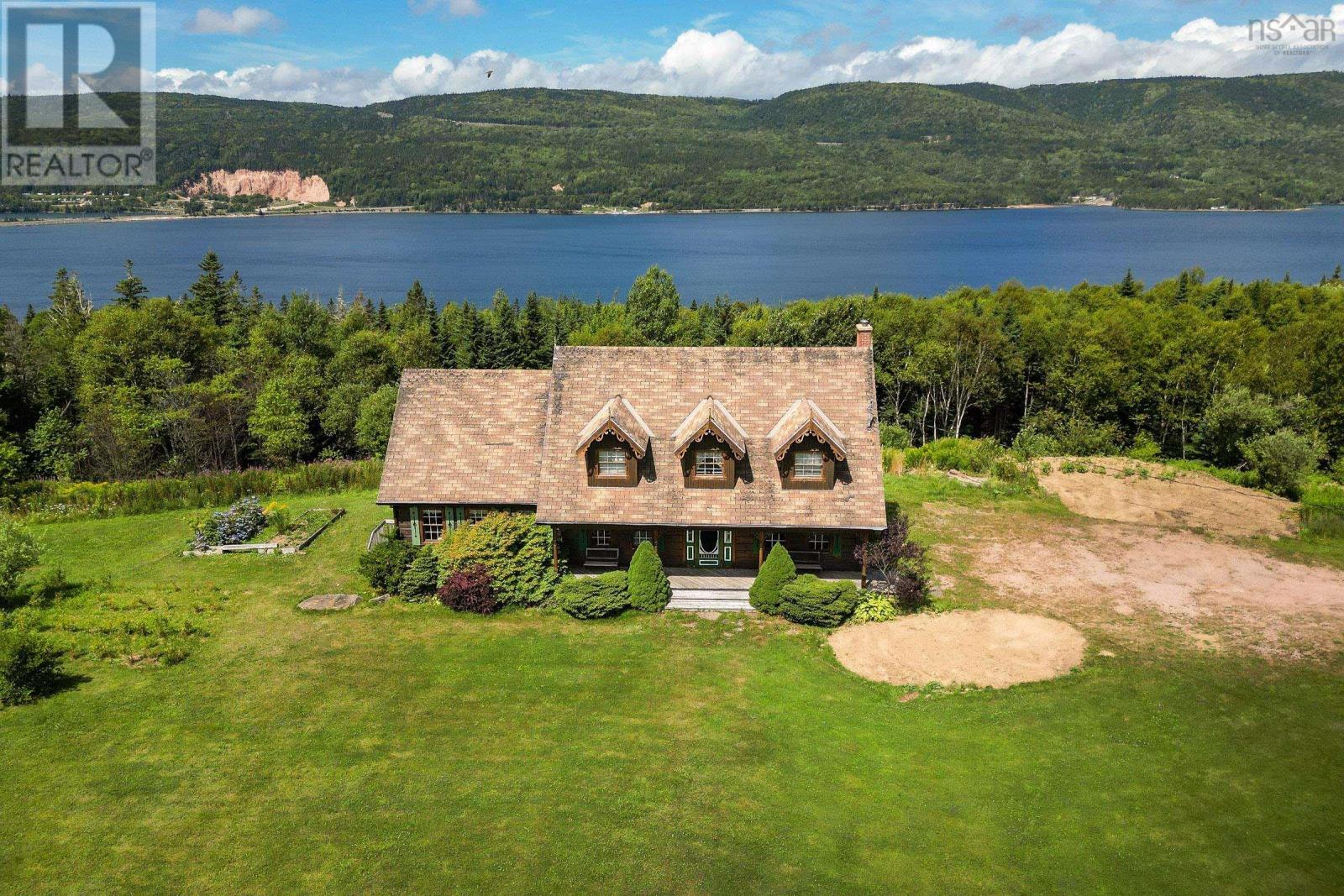 Property 46 of 49 of 776 105 Highway