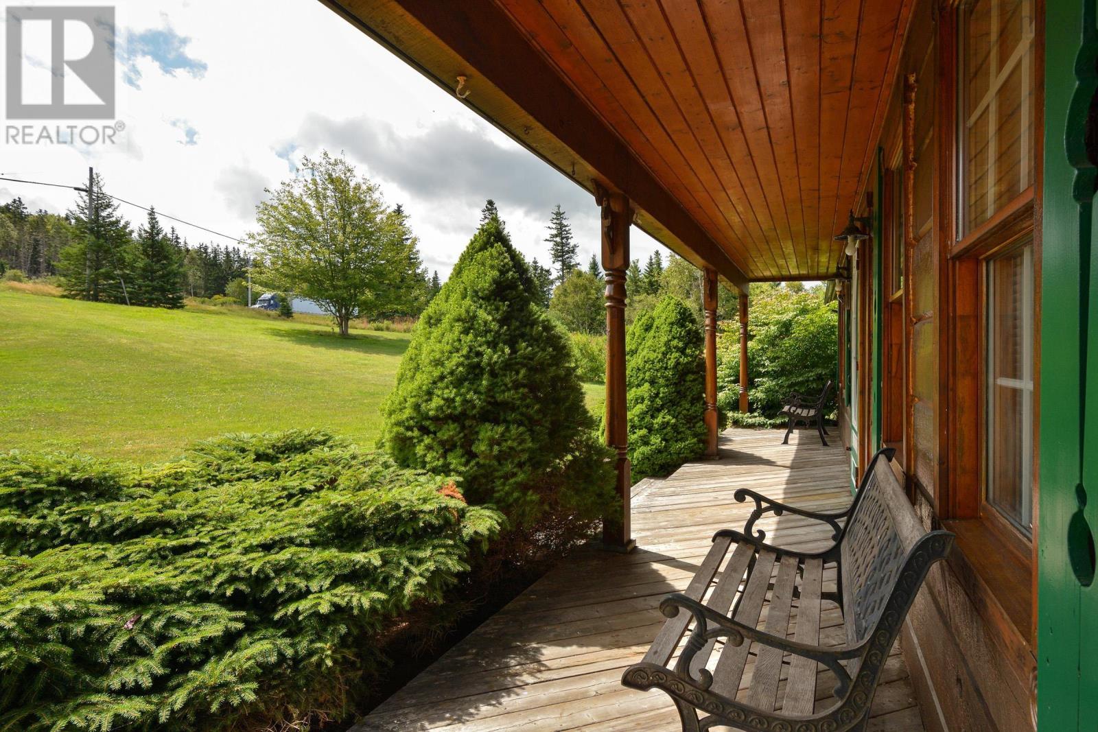 Property 5 of 49 of 776 105 Highway