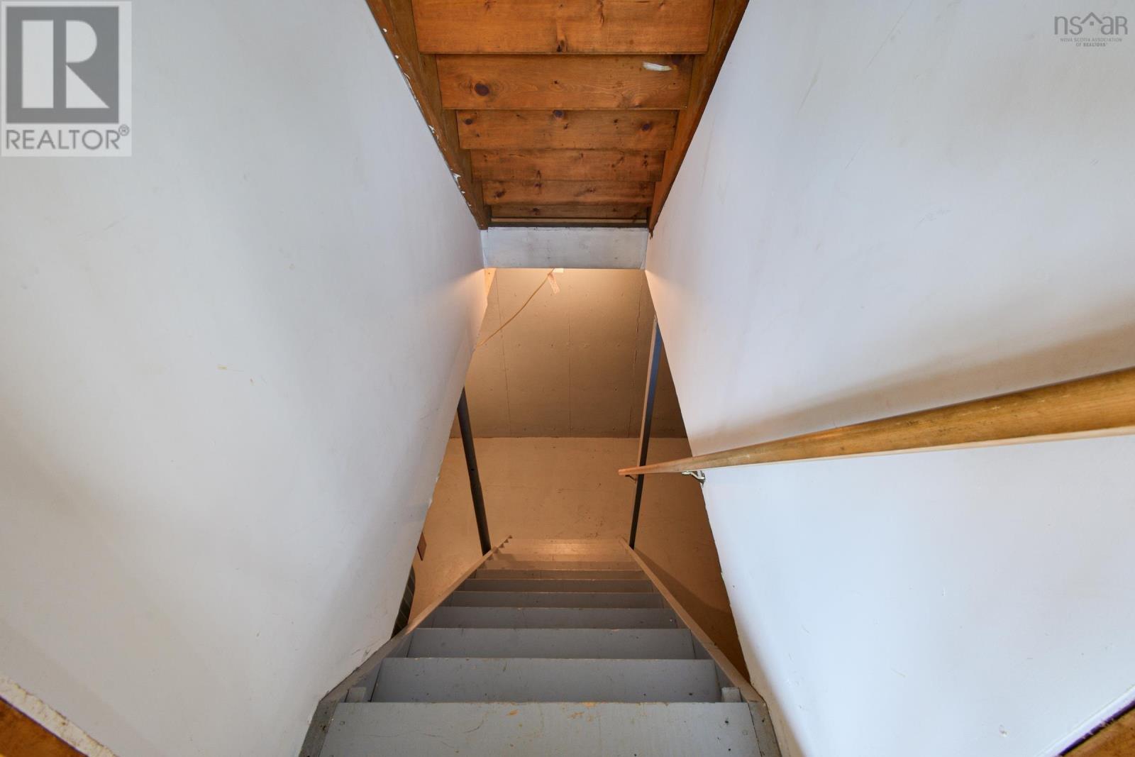 Property 40 of 49 of 776 105 Highway