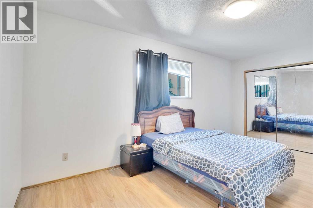 Single Family House Bi-level for Sale in  Erin Park Drive SE Erin Woods Calgary 