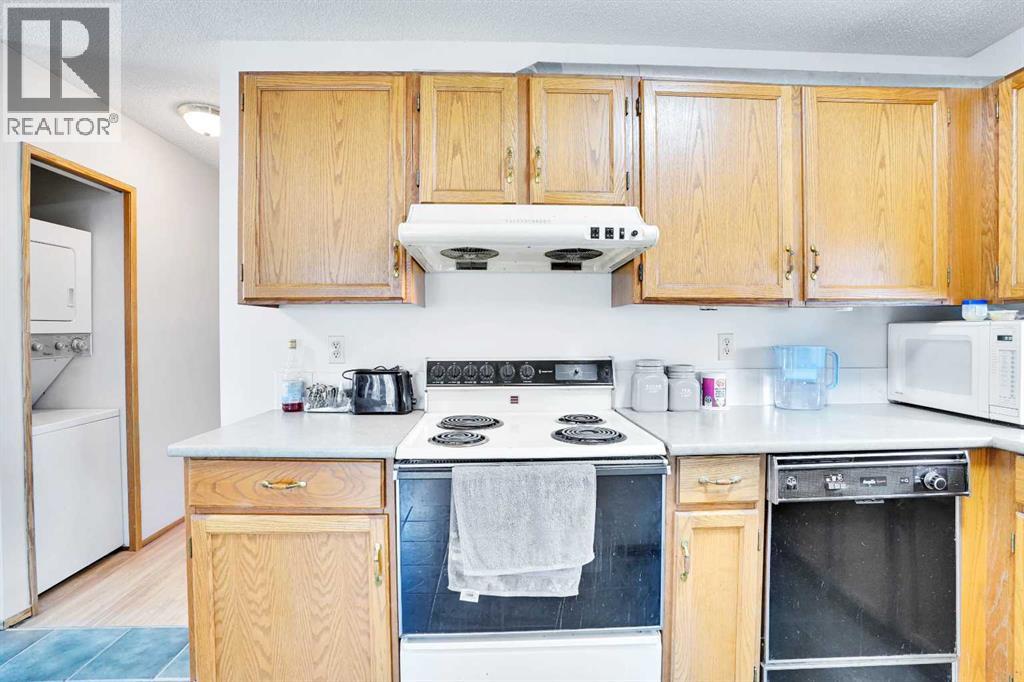 Single Family House Bi-level for Sale in  Erin Park Drive SE Erin Woods Calgary 