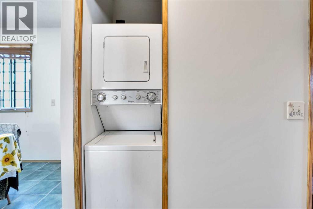 Single Family House Bi-level for Sale in  Erin Park Drive SE Erin Woods Calgary 