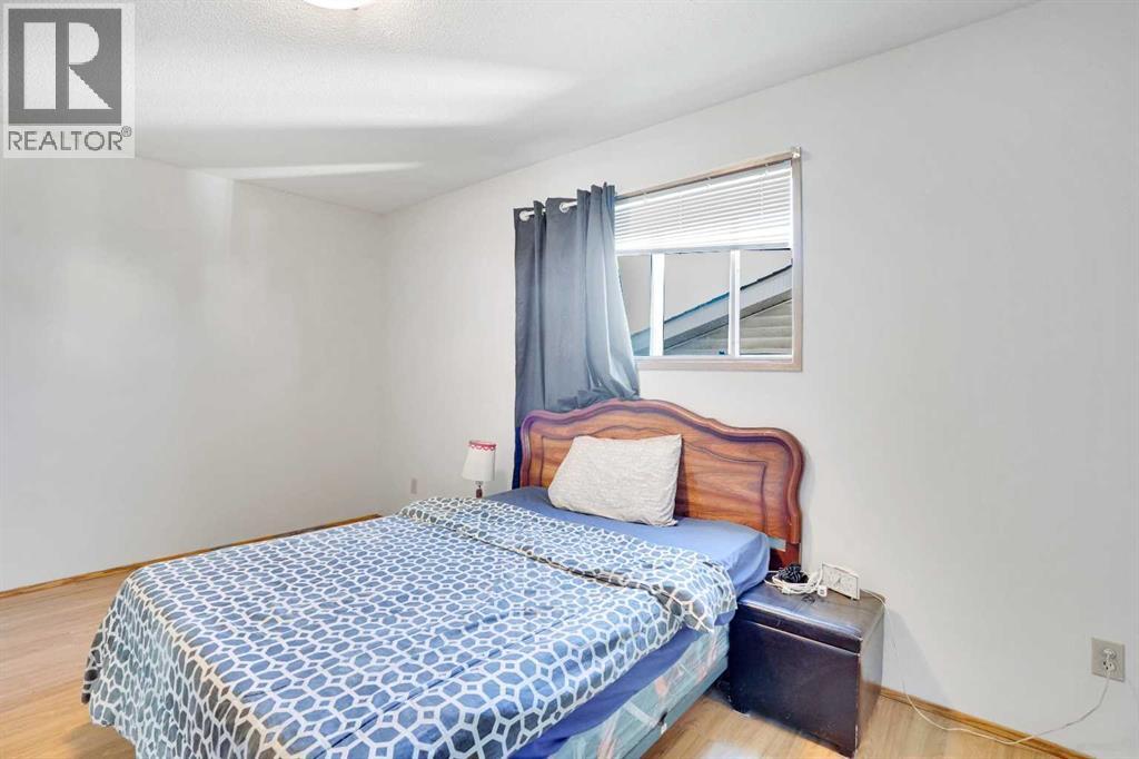 Single Family House Bi-level for Sale in  Erin Park Drive SE Erin Woods Calgary 