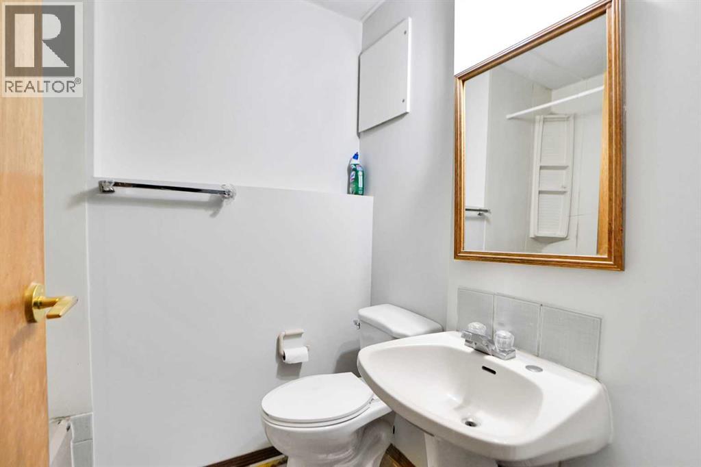 Single Family House Bi-level for Sale in  Erin Park Drive SE Erin Woods Calgary 