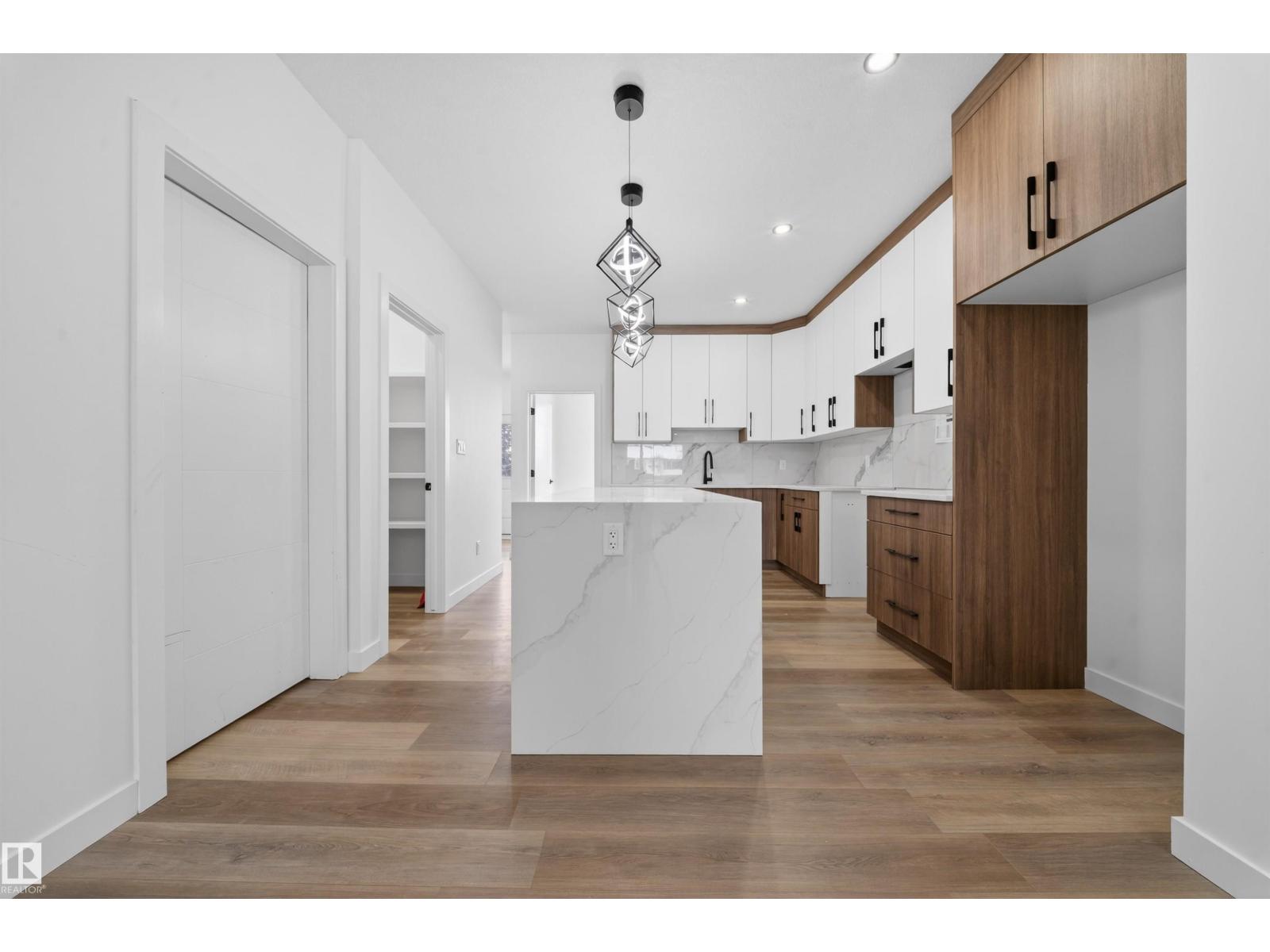 5213 104A ST NW - 11