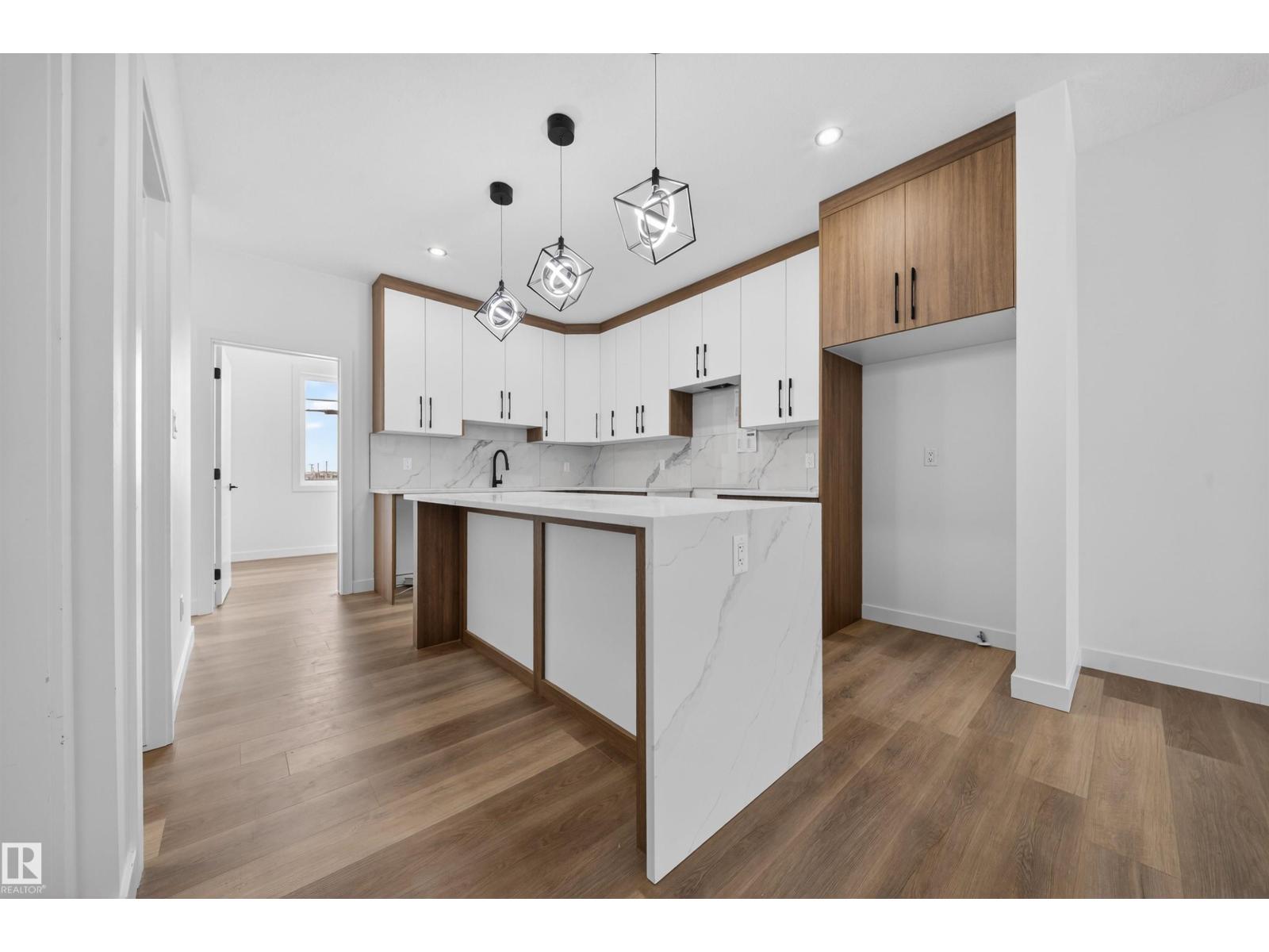 5213 104A ST NW - 12