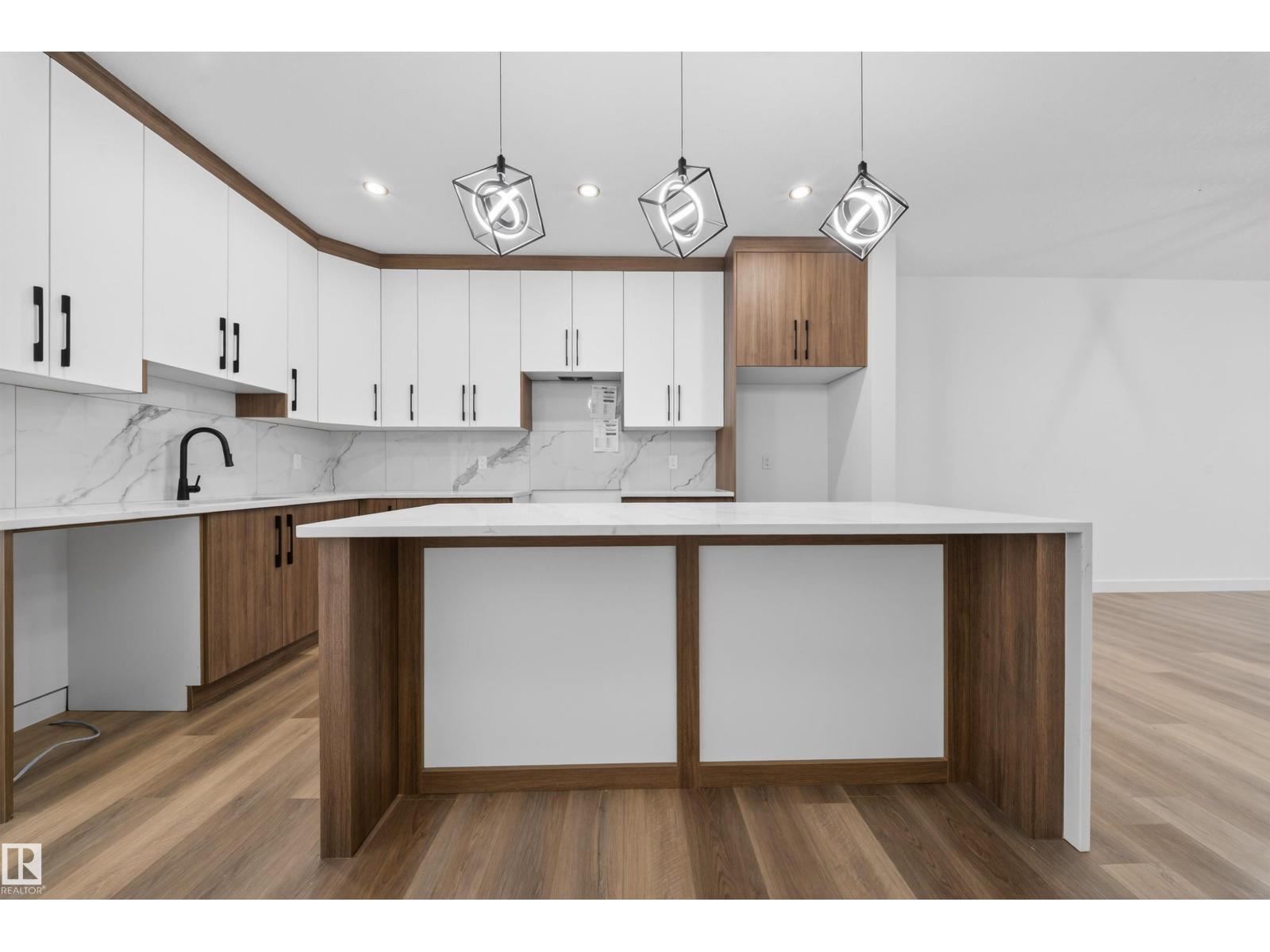 5213 104A ST NW - 23