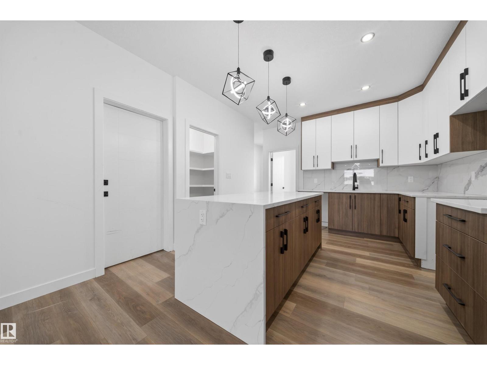 5213 104A ST NW - 24
