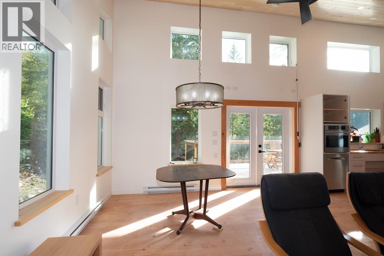 1580 EVERGREEN LANE - Photo 4 of 27, Bowen Island, British Columbia