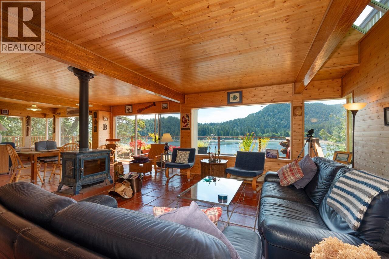 3 Bed, 2 Bath House for Sale in Bowen Island – 345 DAVID ROAD, Bowen Island - Image 6