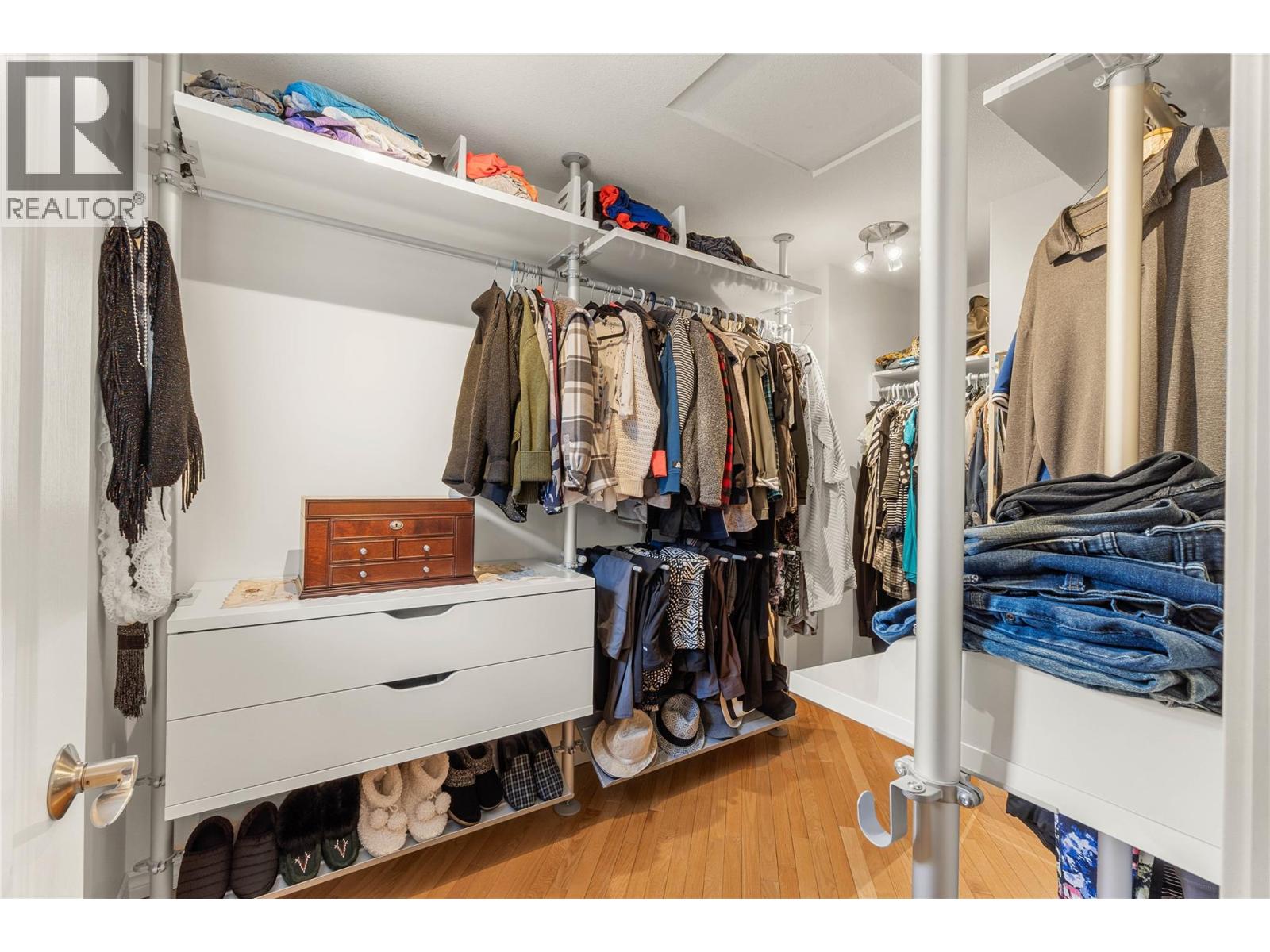 2535 VALLEYVIEW DRIVE - 17