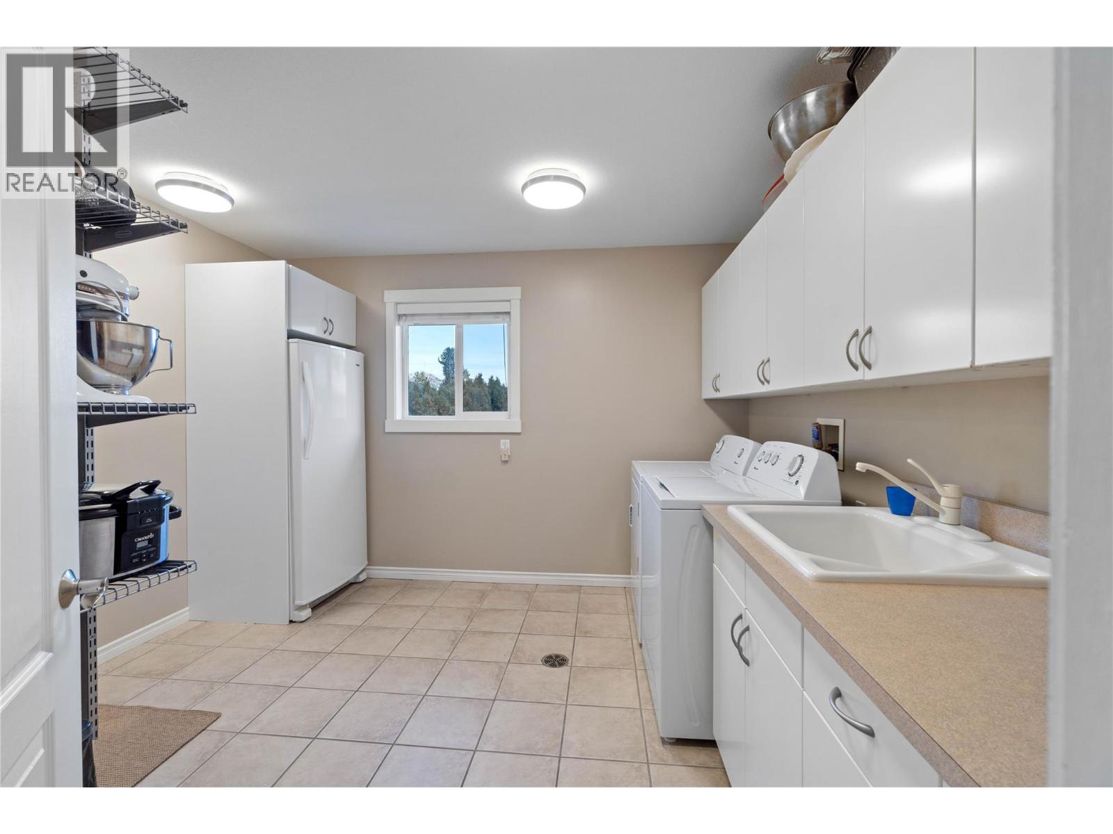 2535 VALLEYVIEW DRIVE - 18