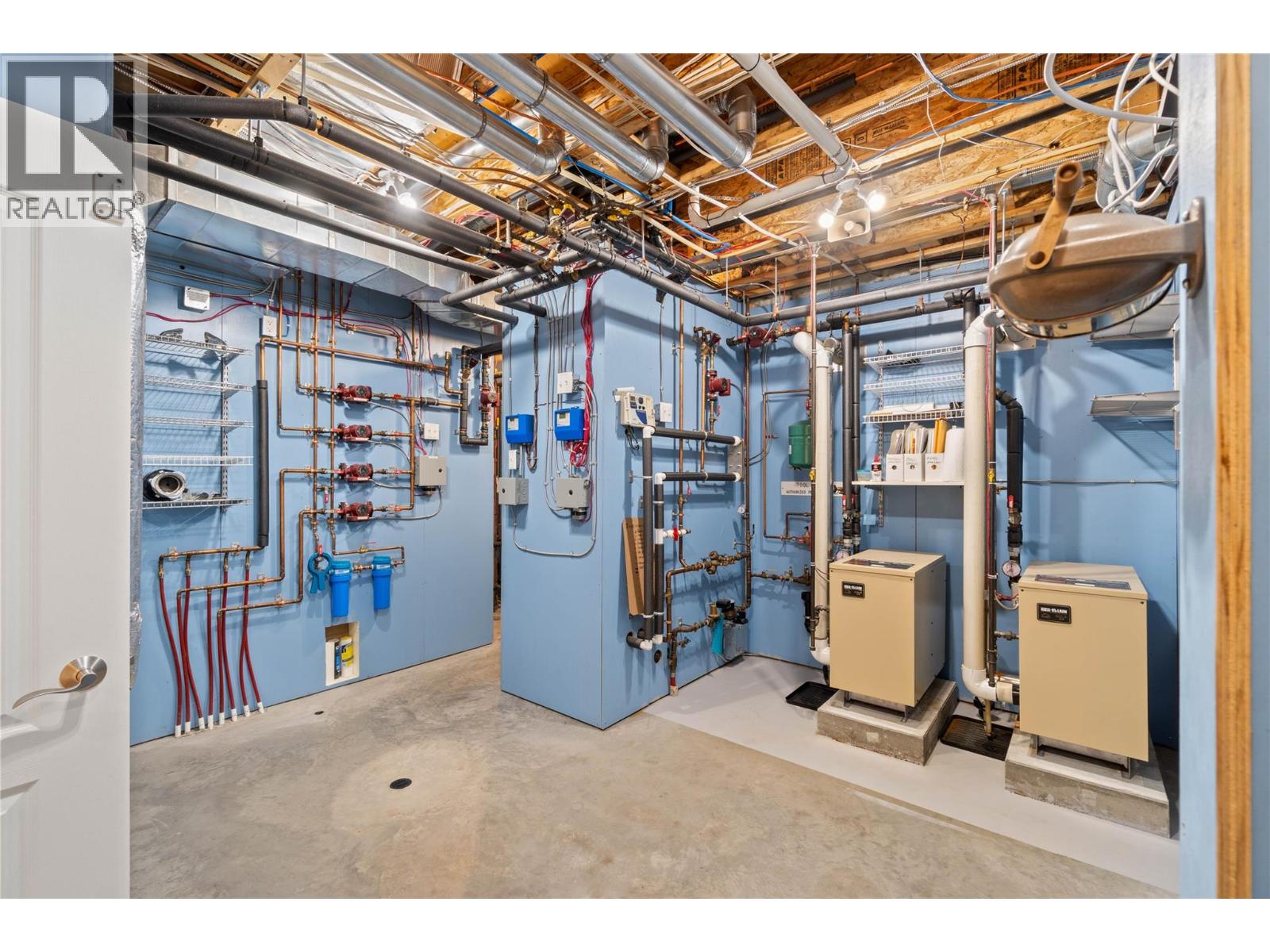 2535 VALLEYVIEW DRIVE - 29