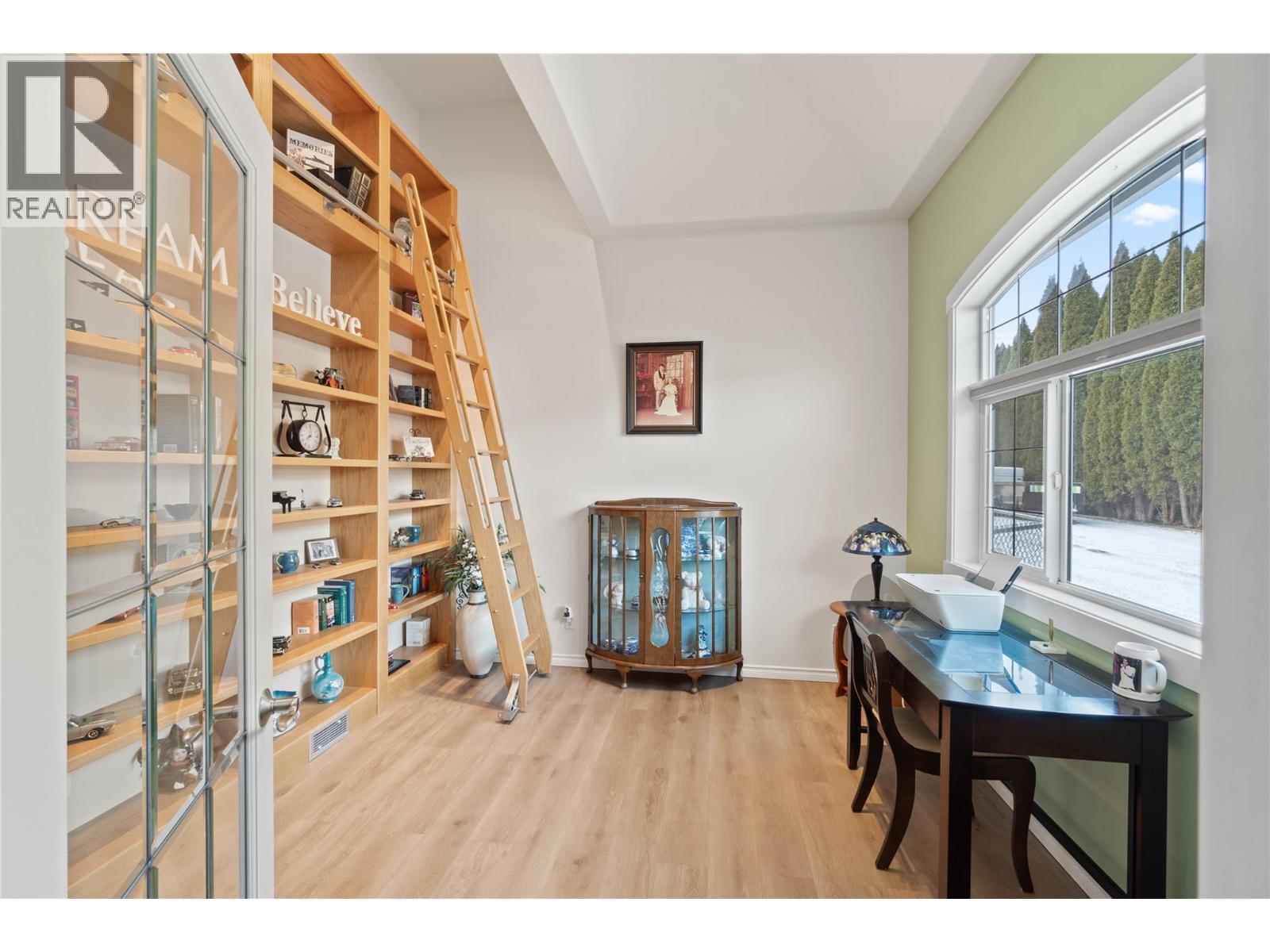 2535 VALLEYVIEW DRIVE - 20