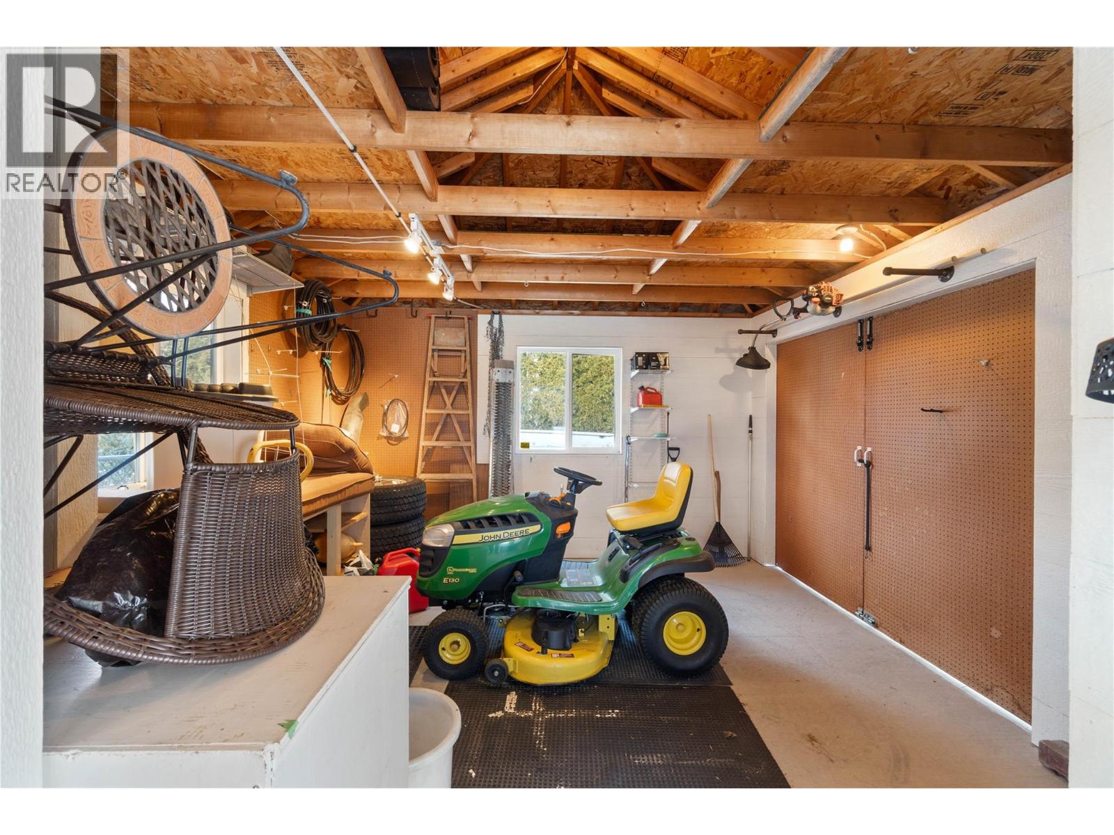 2535 VALLEYVIEW DRIVE - 38