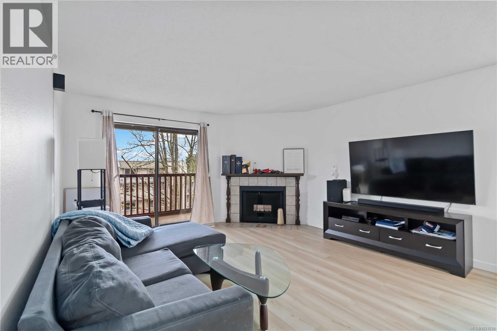 308 3255 Glasgow Avenue, Saanich