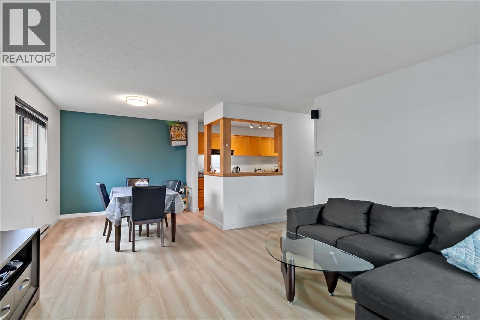 308 3255 Glasgow Avenue, Saanich