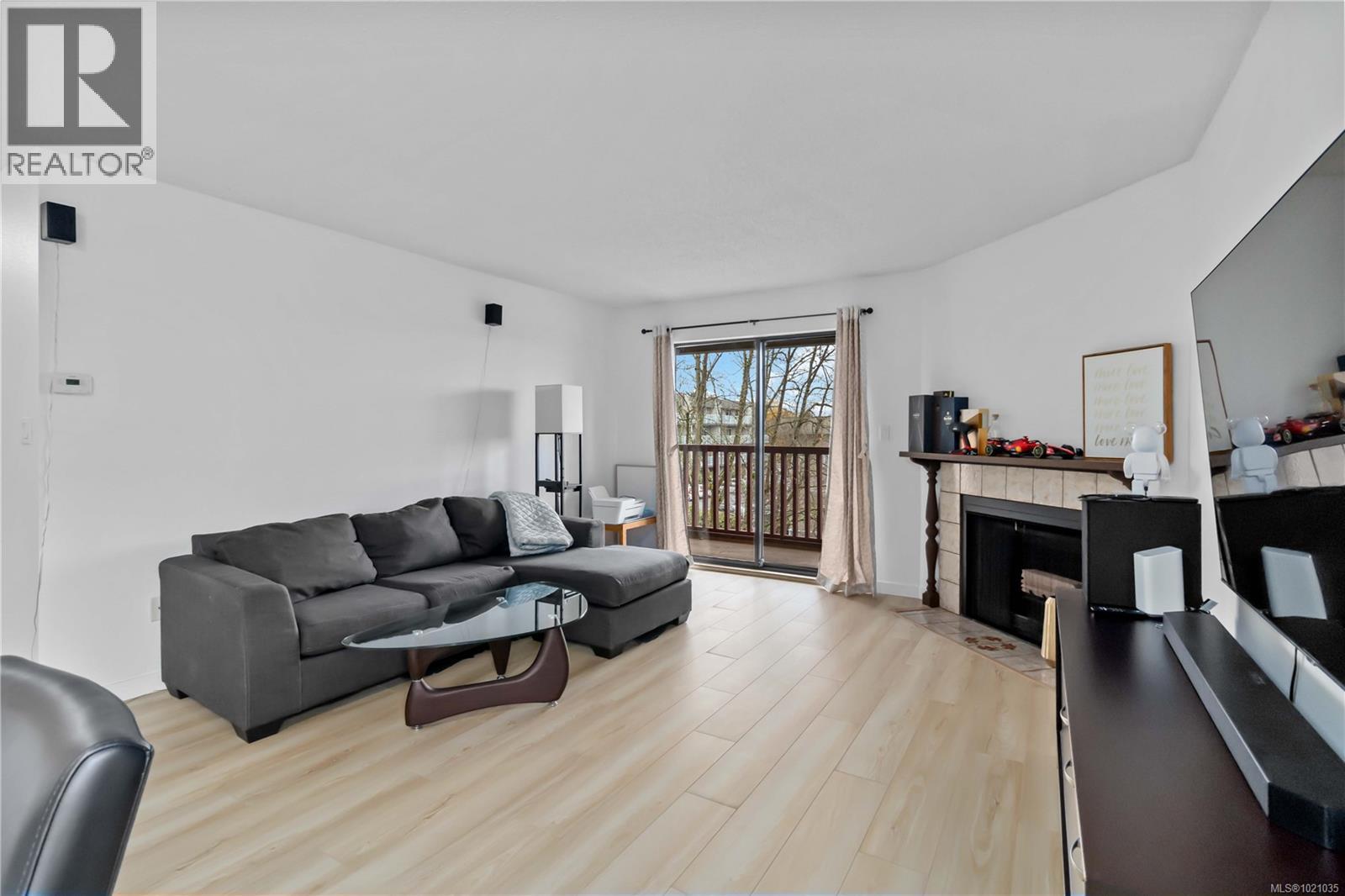 308 3255 Glasgow Avenue, Saanich