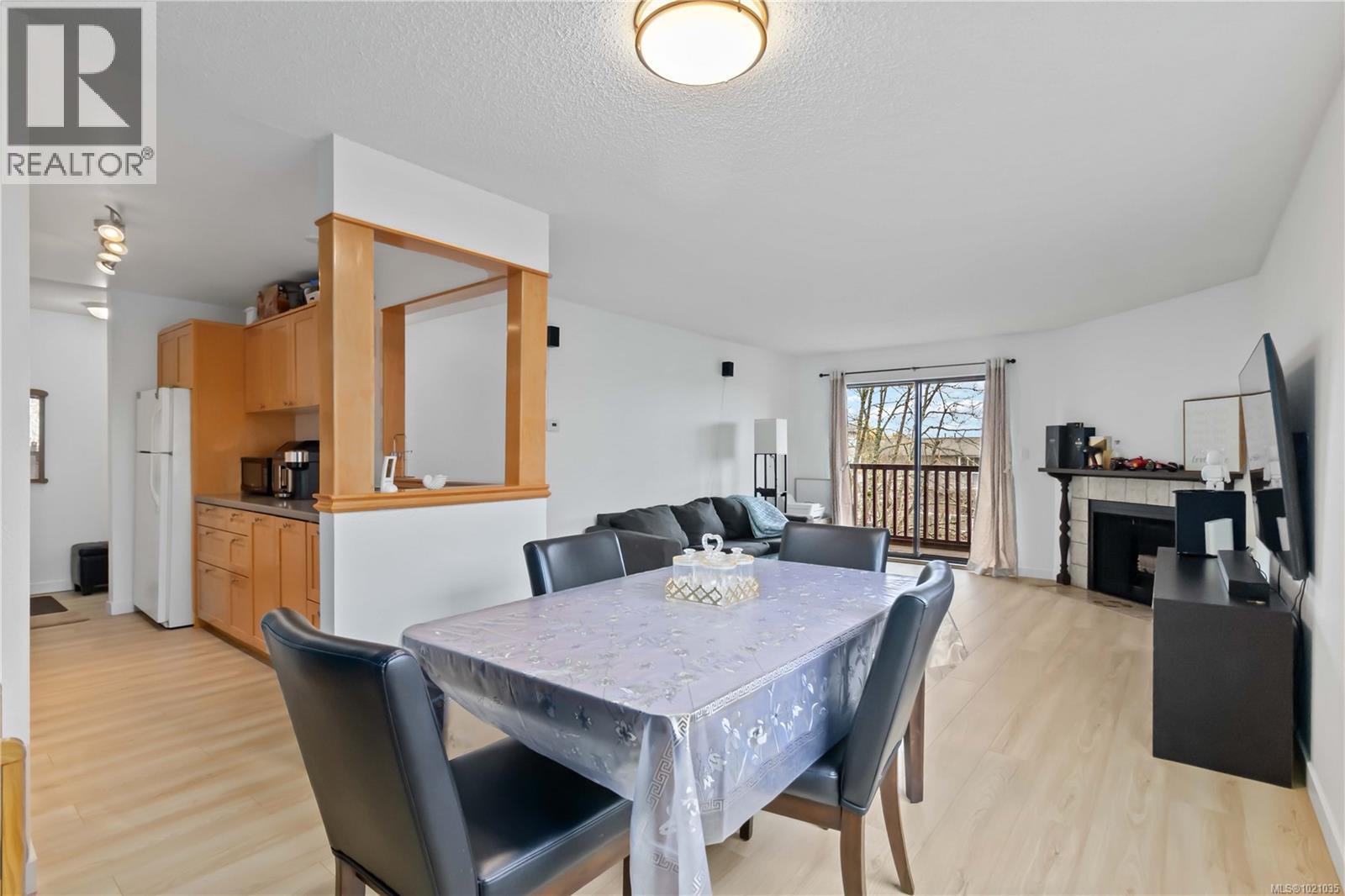 308 3255 Glasgow Avenue, Saanich