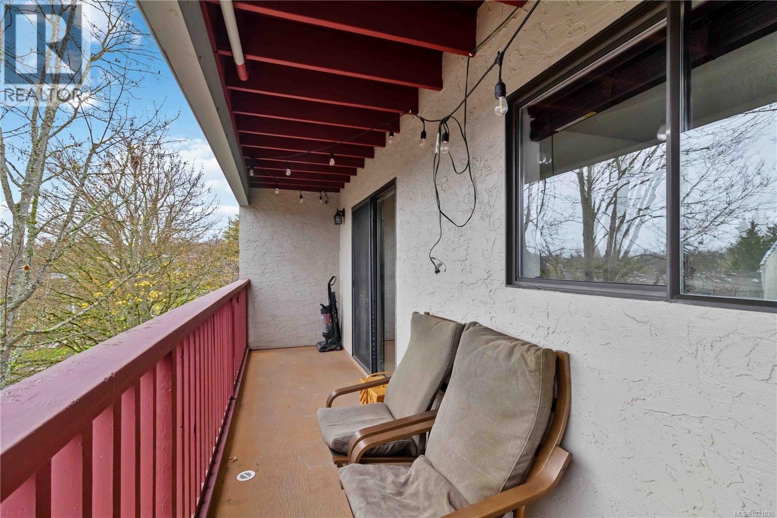 308 3255 Glasgow Avenue, Saanich