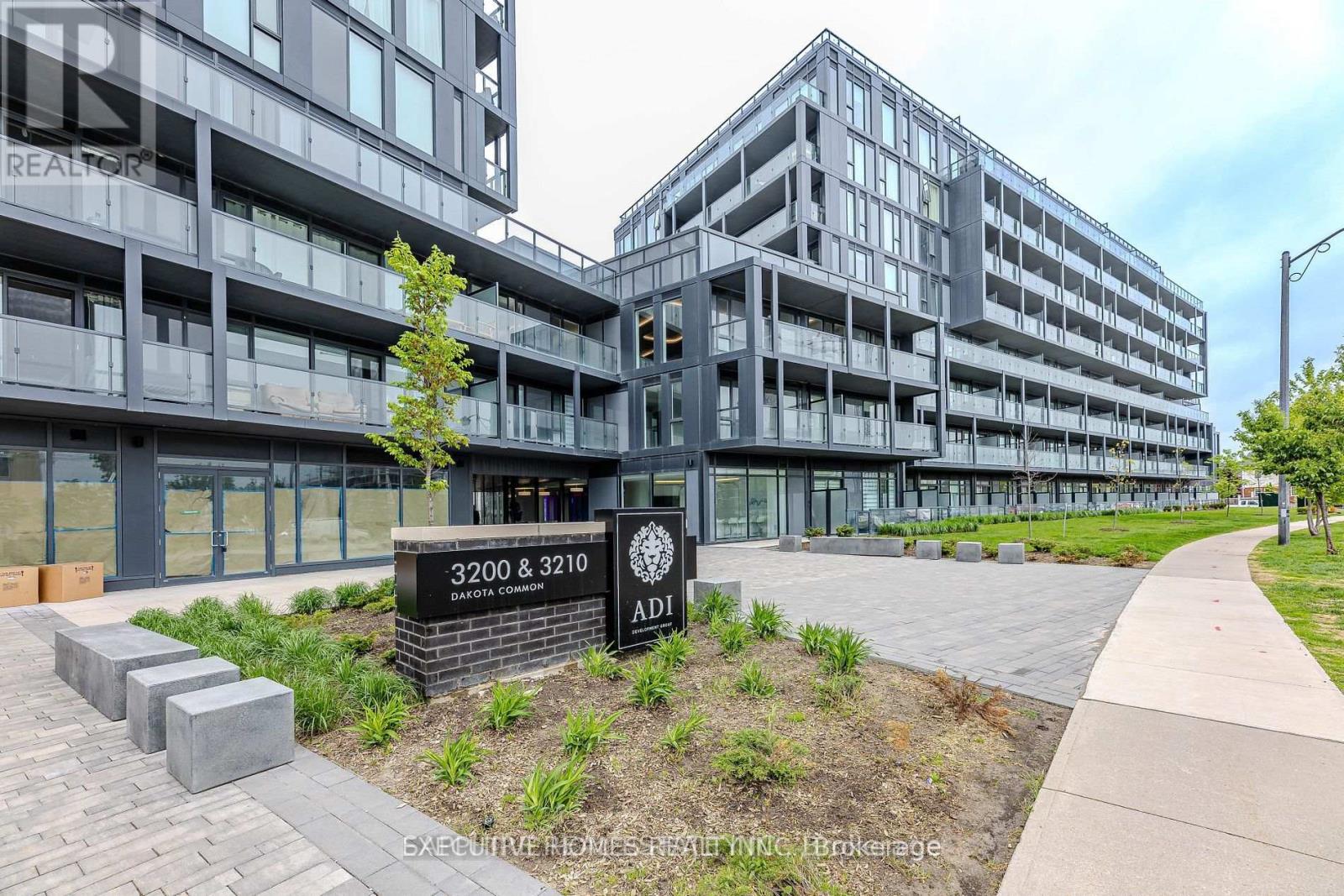 A 712 - 3210 DAKOTA COMMON - Photo 2 of 26, Burlington (Alton), Ontario