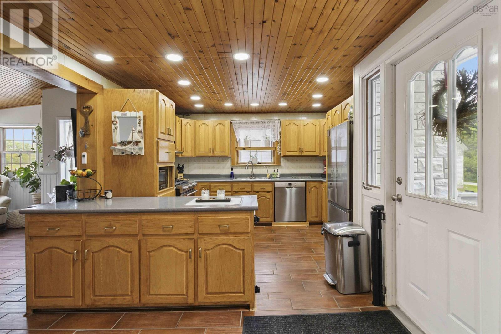 Property 16 of 50 of 46 Roxbury Road