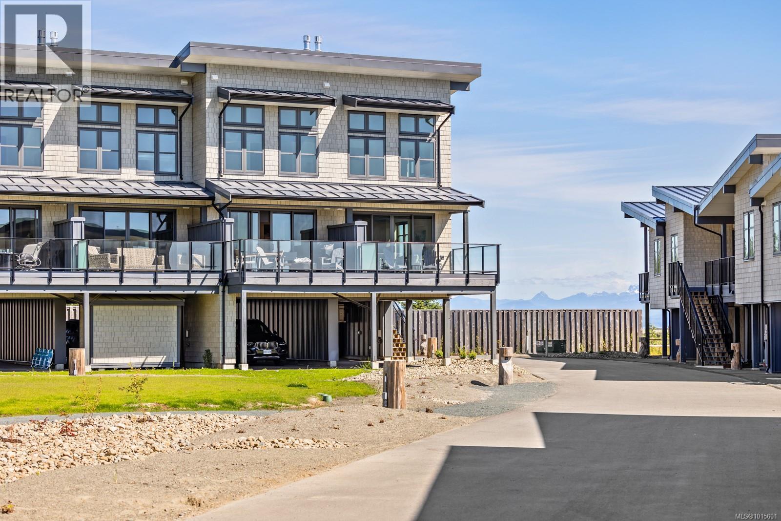 12 9022 Clarkson Ave, Black Creek