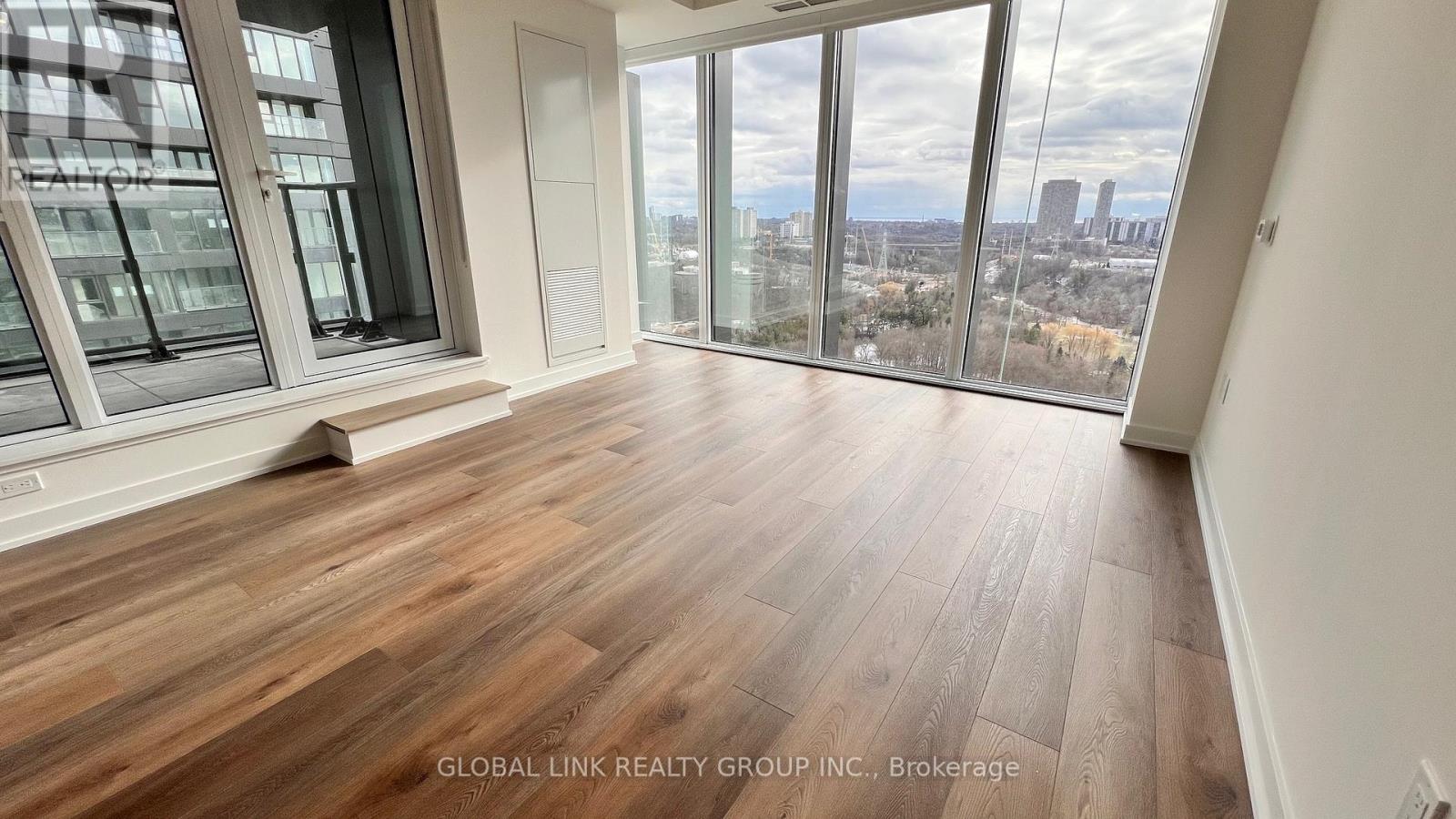 2013 - 1 QUARRINGTON LANE - Photo 3 of 7, Toronto (Banbury-Don Mills), Ontario