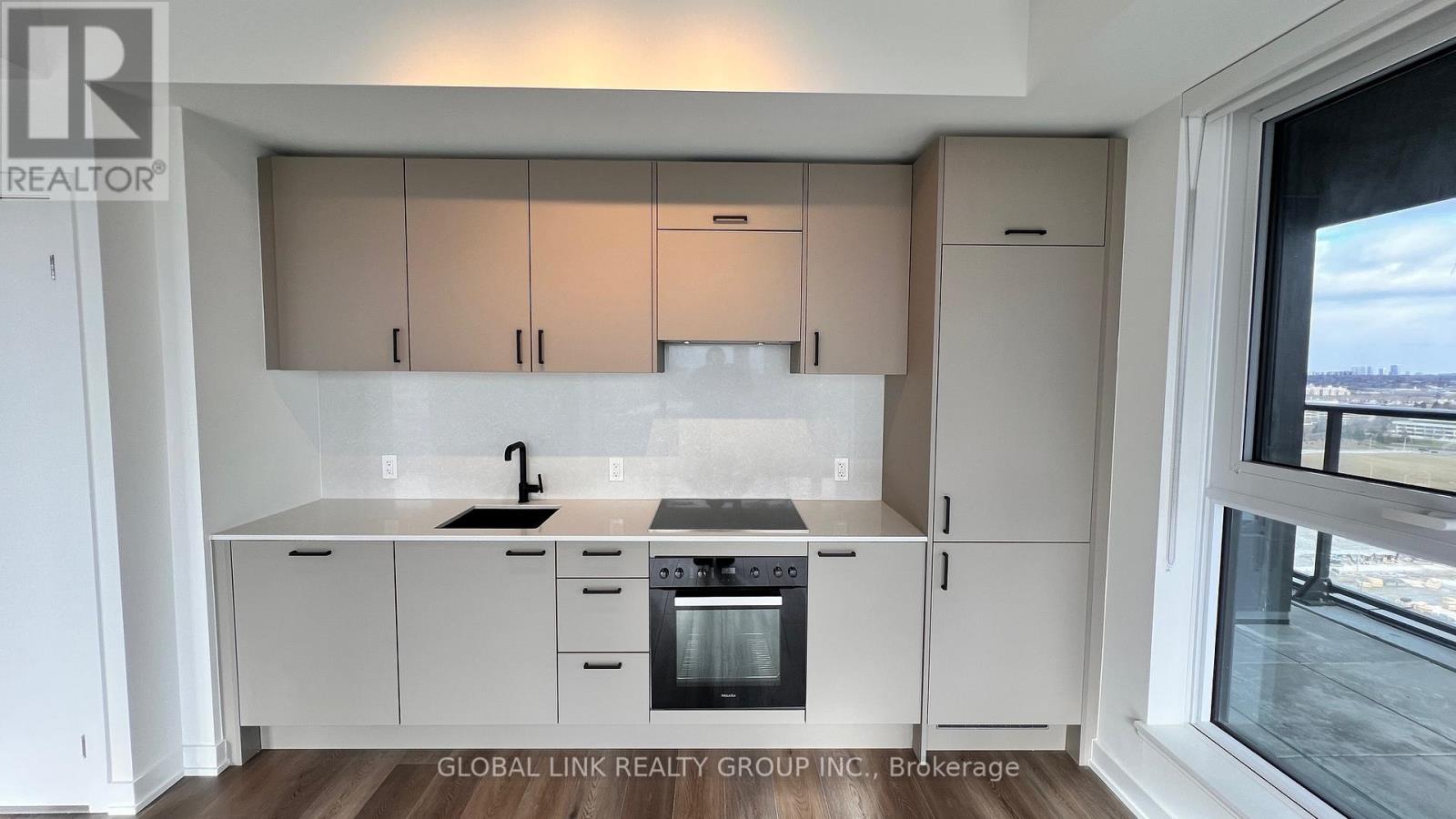 2013 - 1 QUARRINGTON LANE - Photo 4 of 7, Toronto (Banbury-Don Mills), Ontario