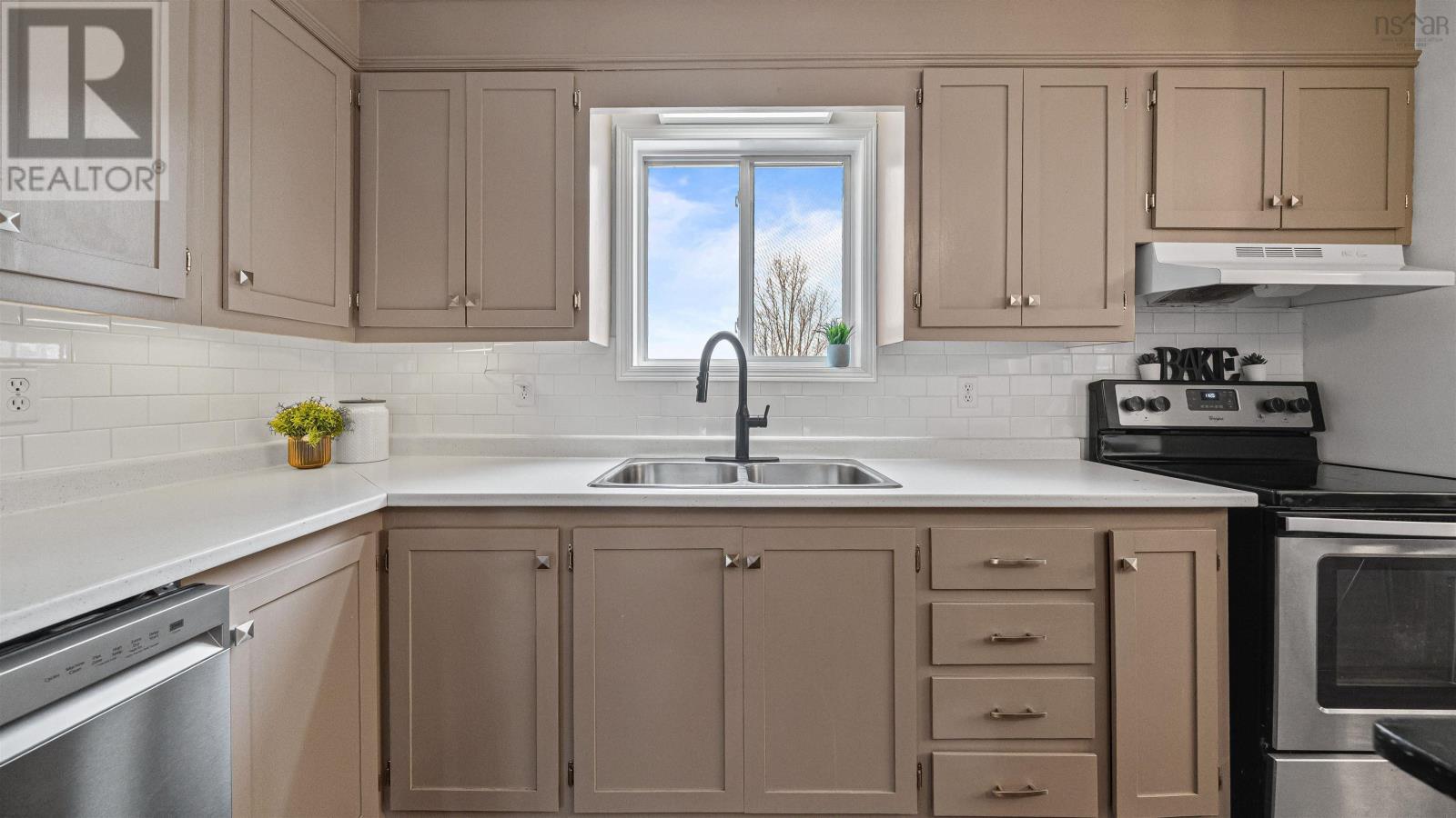 Property 13 of 50 of 74 Cannon Crescent