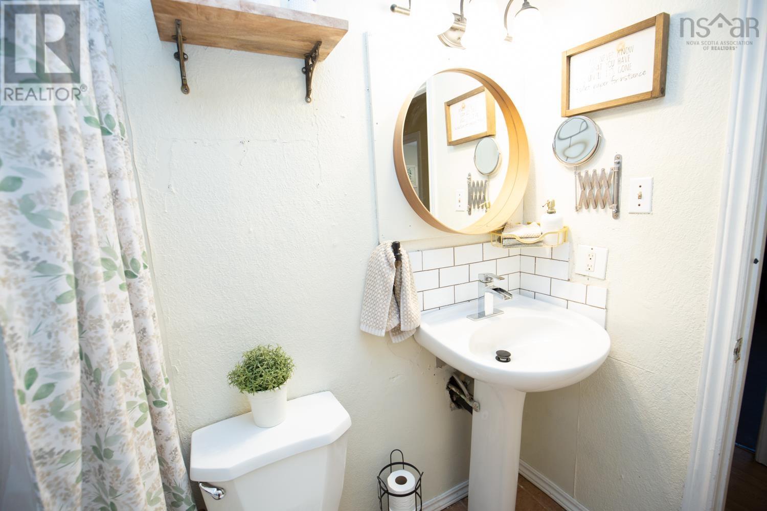 Property 20 of 39 of 20 VALLEYVIEW Court