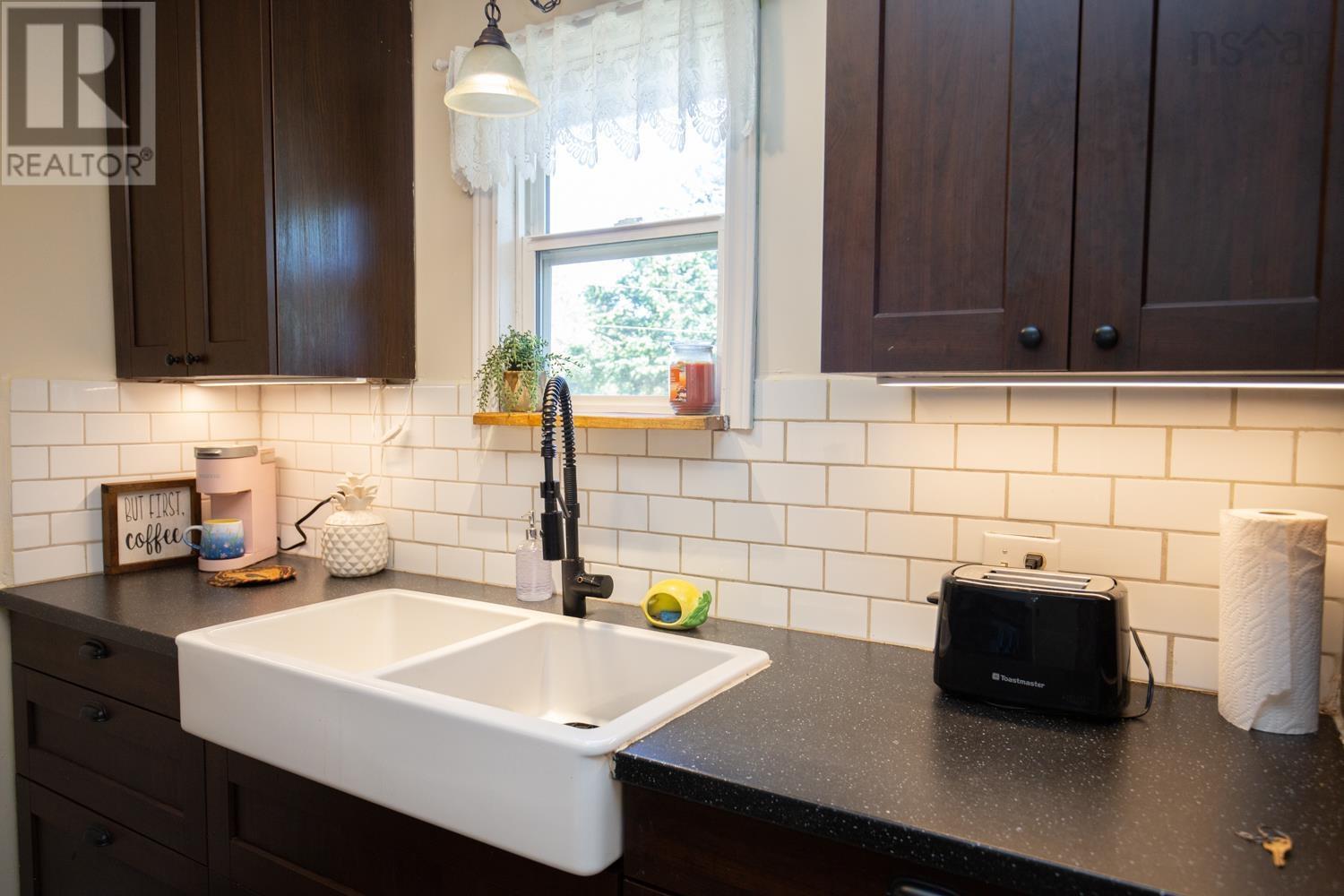 Property 3 of 39 of 20 VALLEYVIEW Court