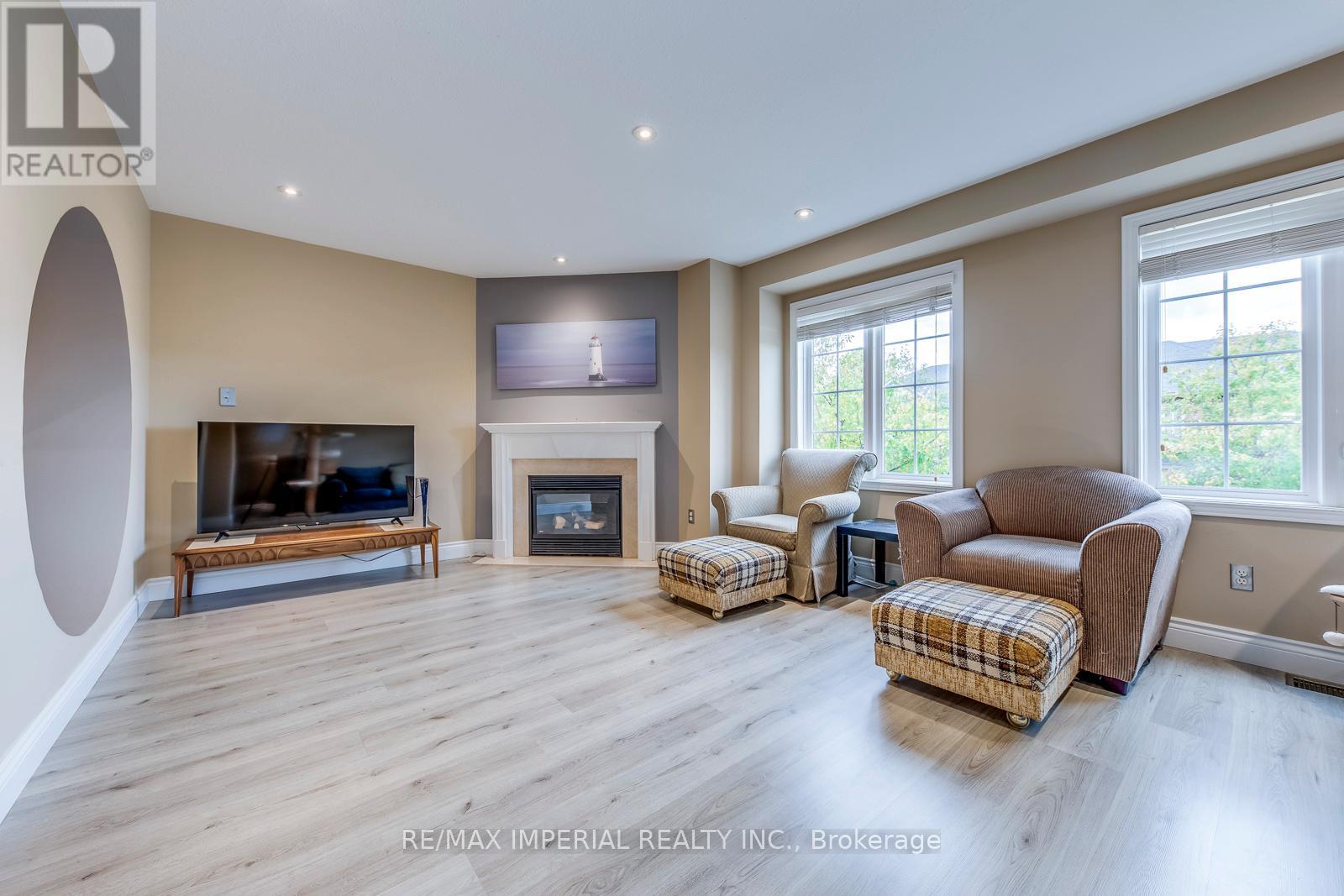 Single Family House for Sale in    SOUTHSIDE PLACE Hamilton (Mountview) 