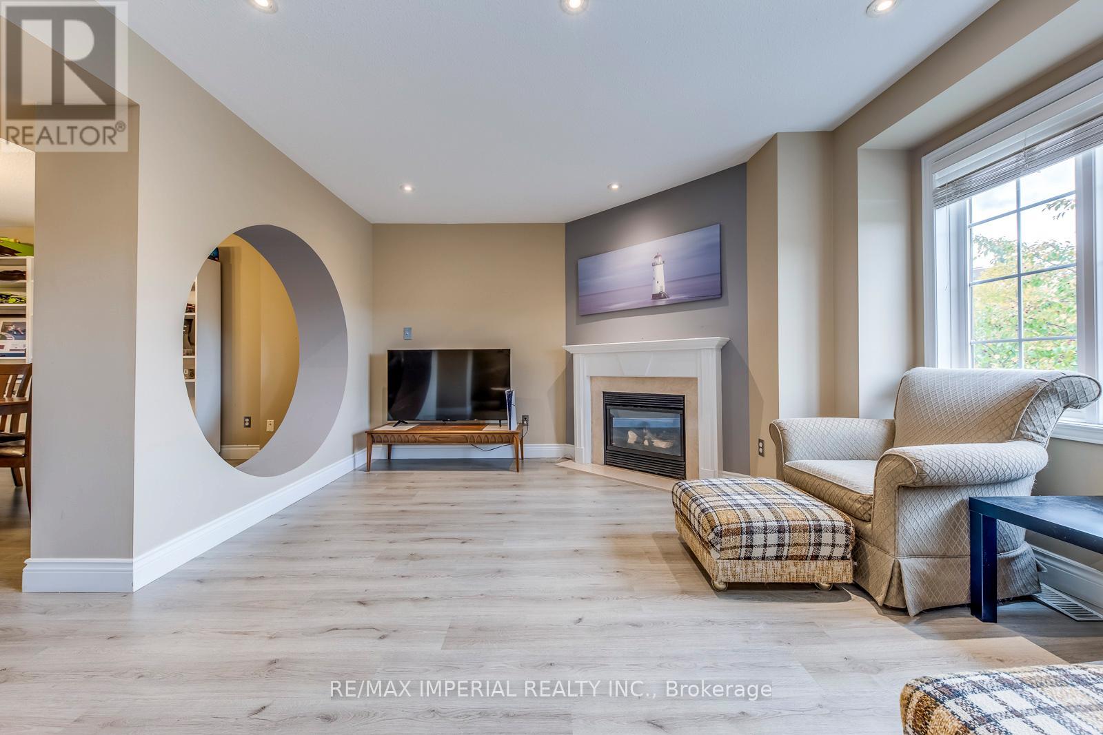 Single Family House for Sale in    SOUTHSIDE PLACE Hamilton (Mountview) 