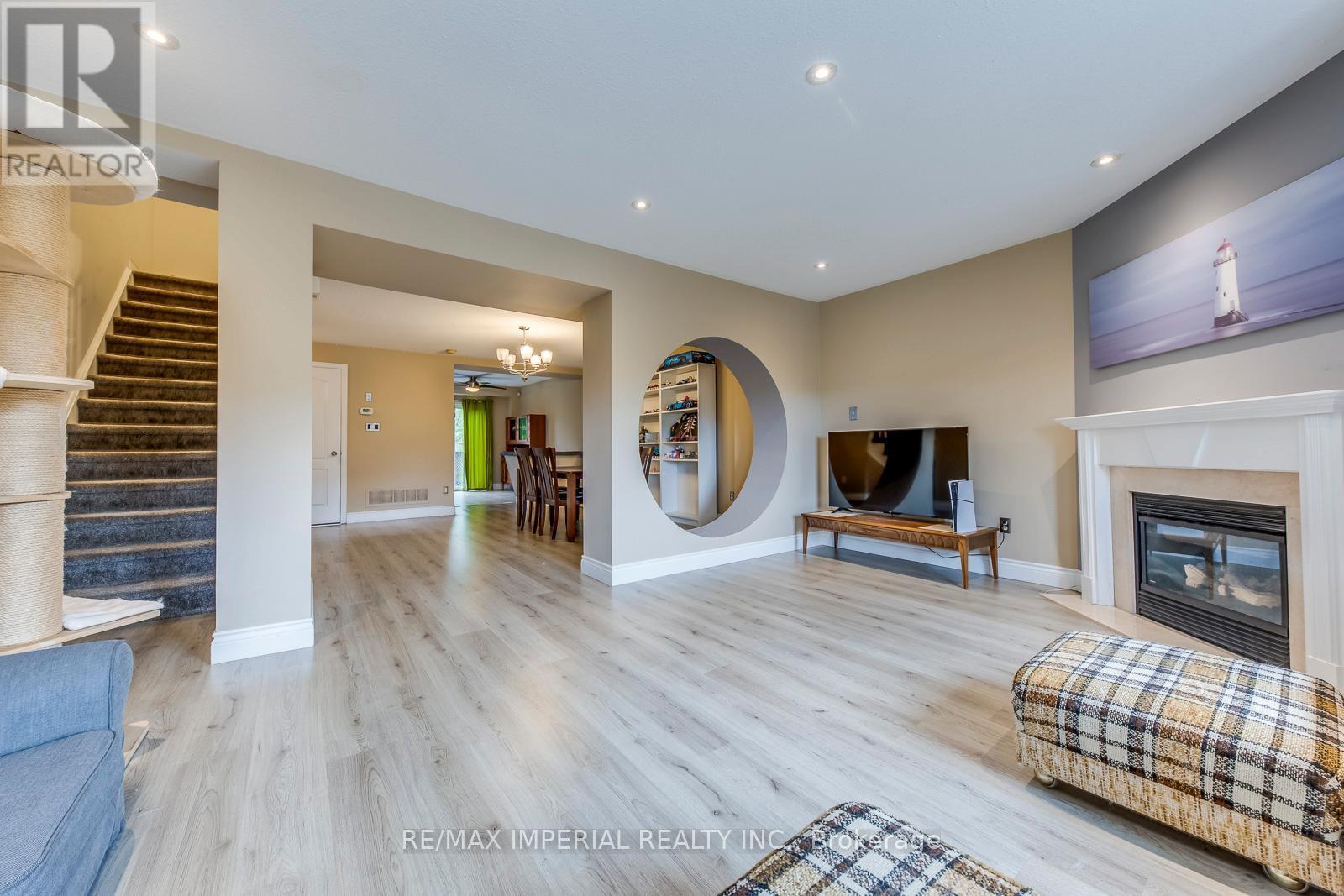 Single Family House for Sale in    SOUTHSIDE PLACE Hamilton (Mountview) 