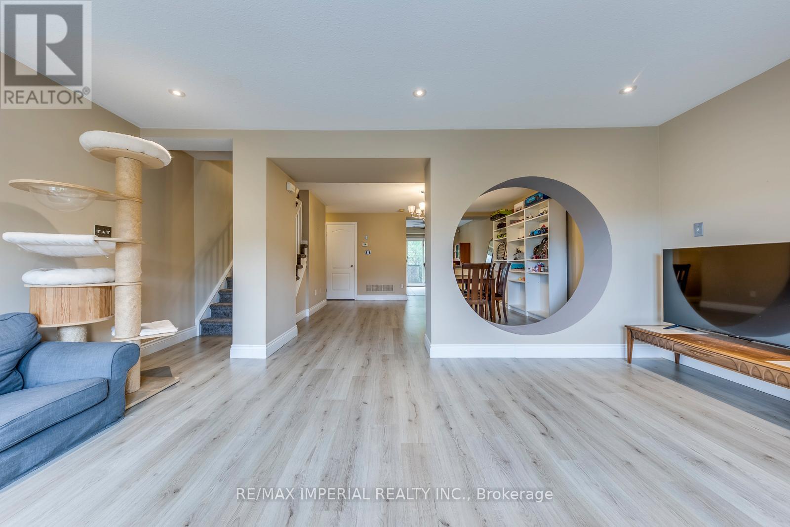 Single Family House for Sale in    SOUTHSIDE PLACE Hamilton (Mountview) 