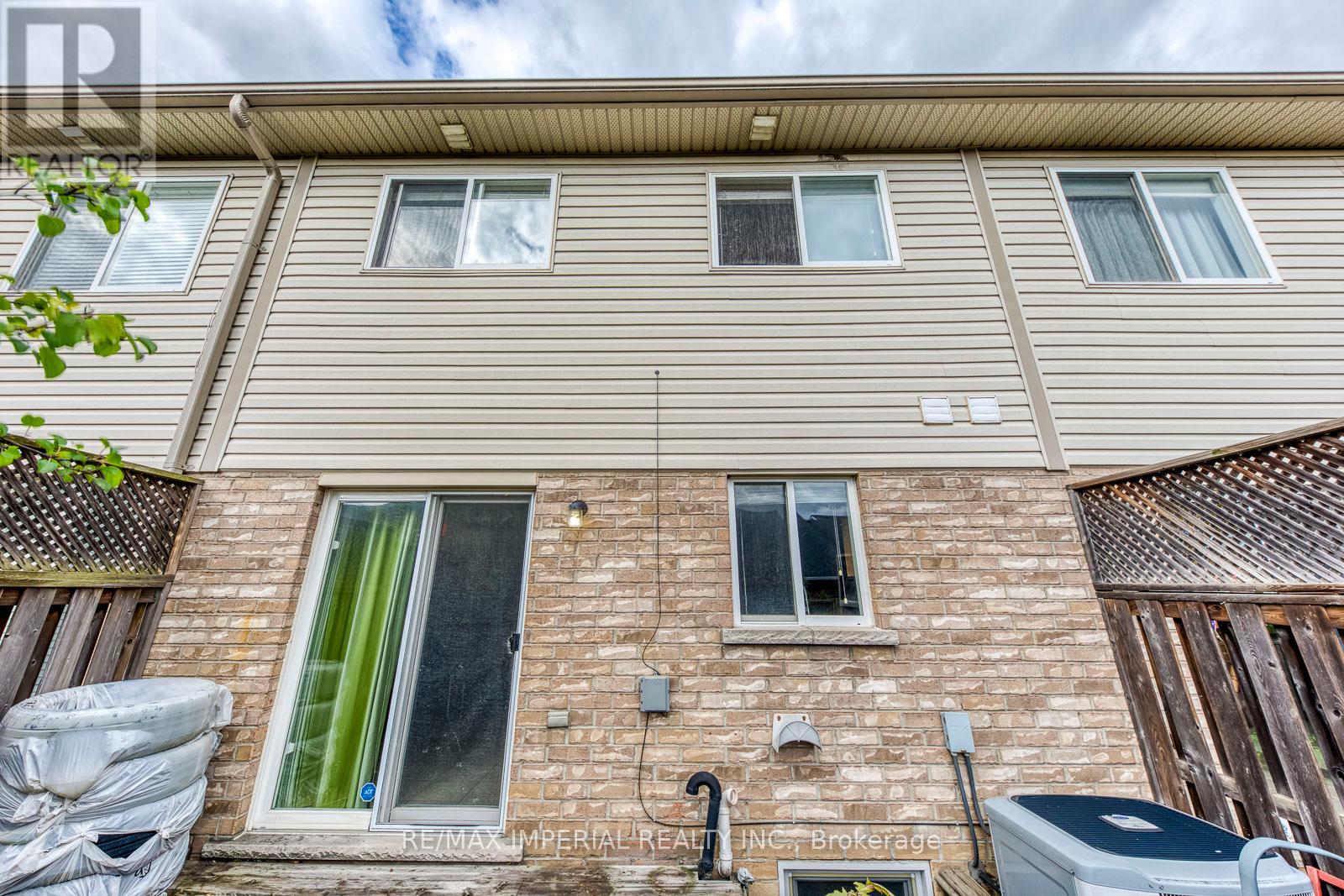 Single Family House for Sale in    SOUTHSIDE PLACE Hamilton (Mountview) 