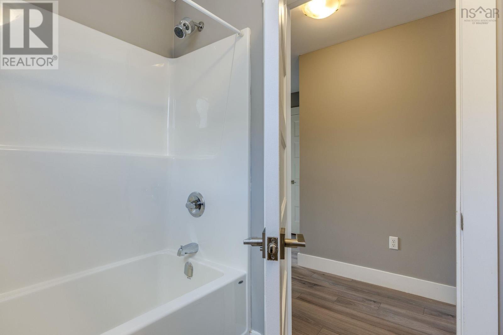 Property 47 of 50 of 25 Titanium Crescent