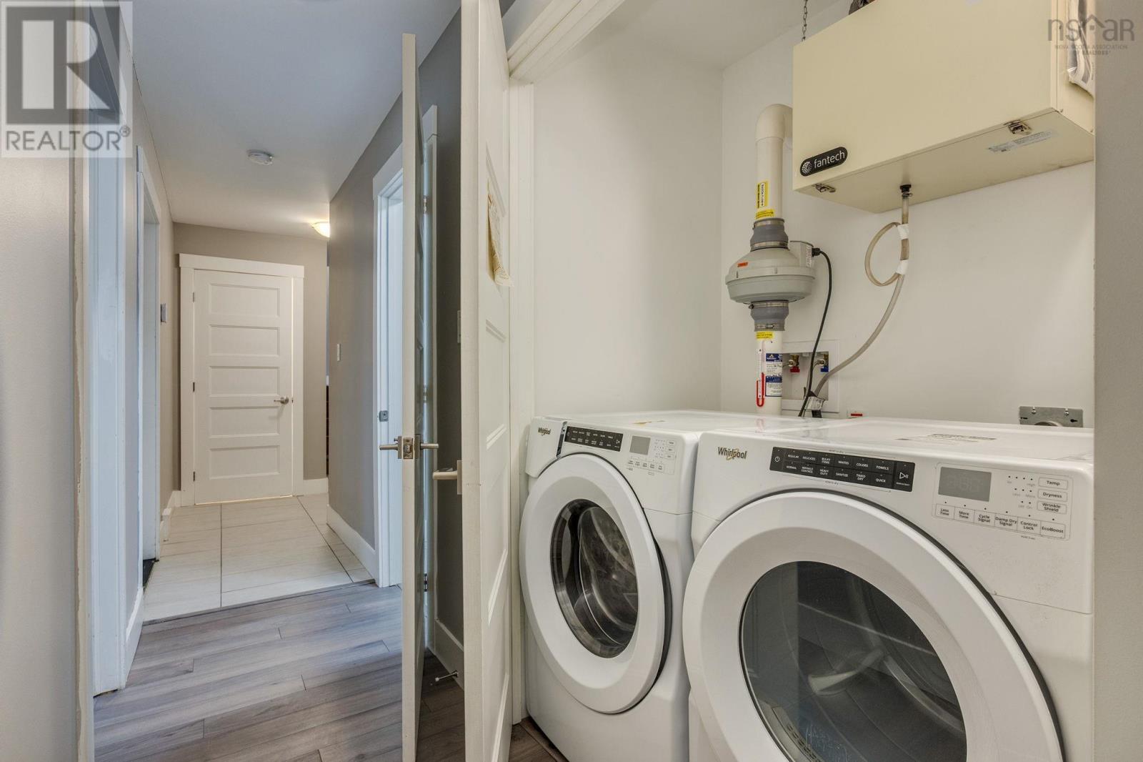 Property 22 of 50 of 25 Titanium Crescent