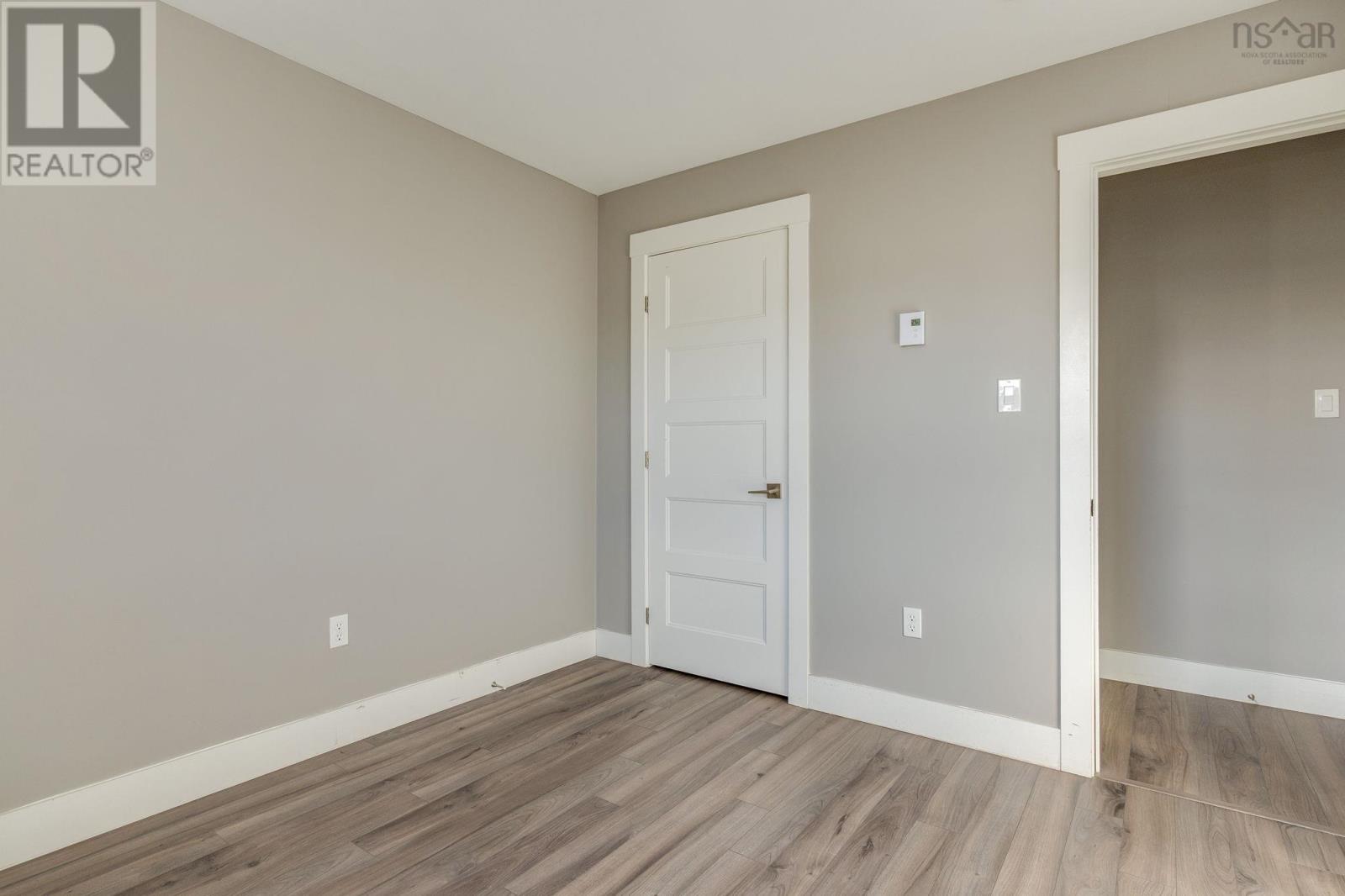 Property 16 of 50 of 25 Titanium Crescent