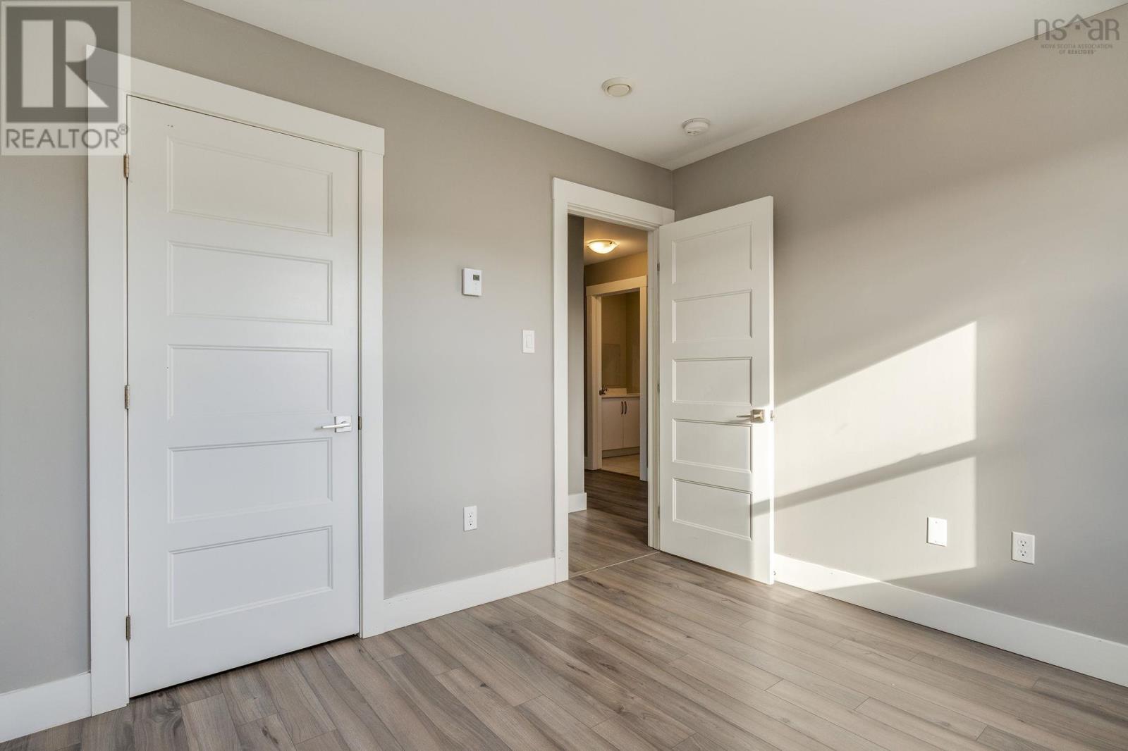 Property 32 of 50 of 25 Titanium Crescent