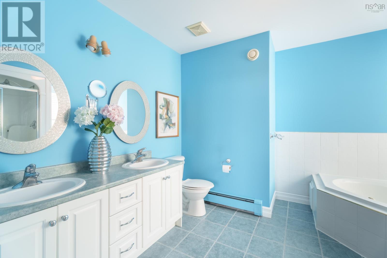 Property 28 of 50 of 272 Langbrae Drive