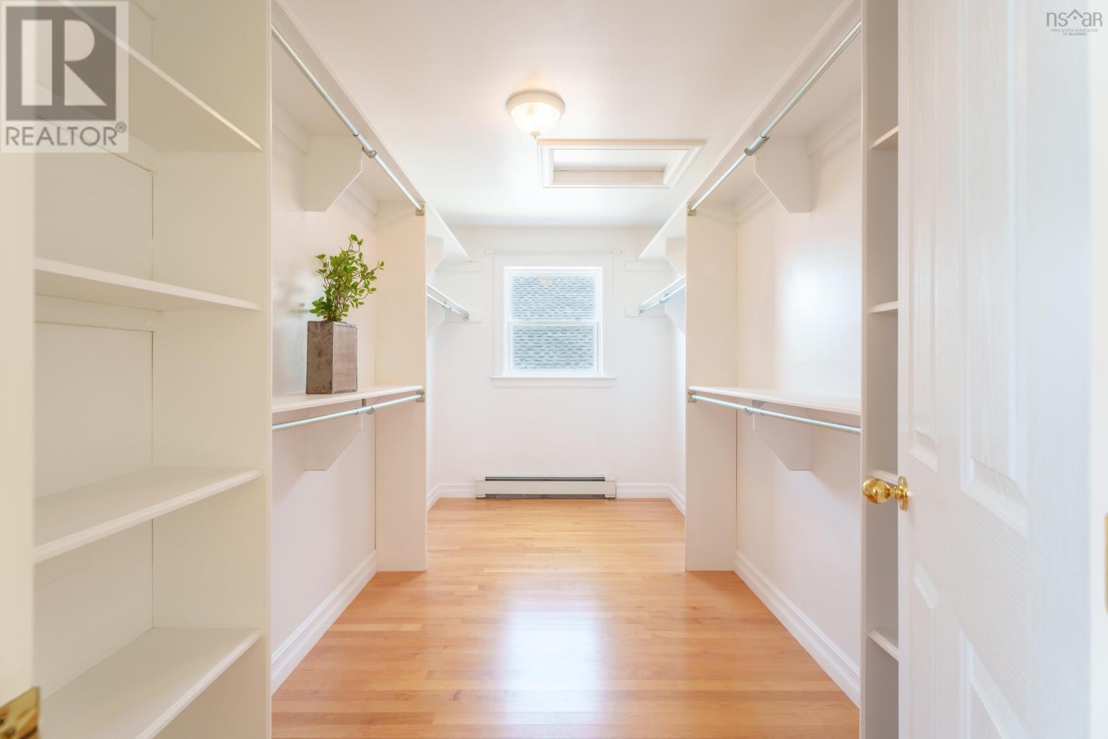 Property 27 of 50 of 272 Langbrae Drive